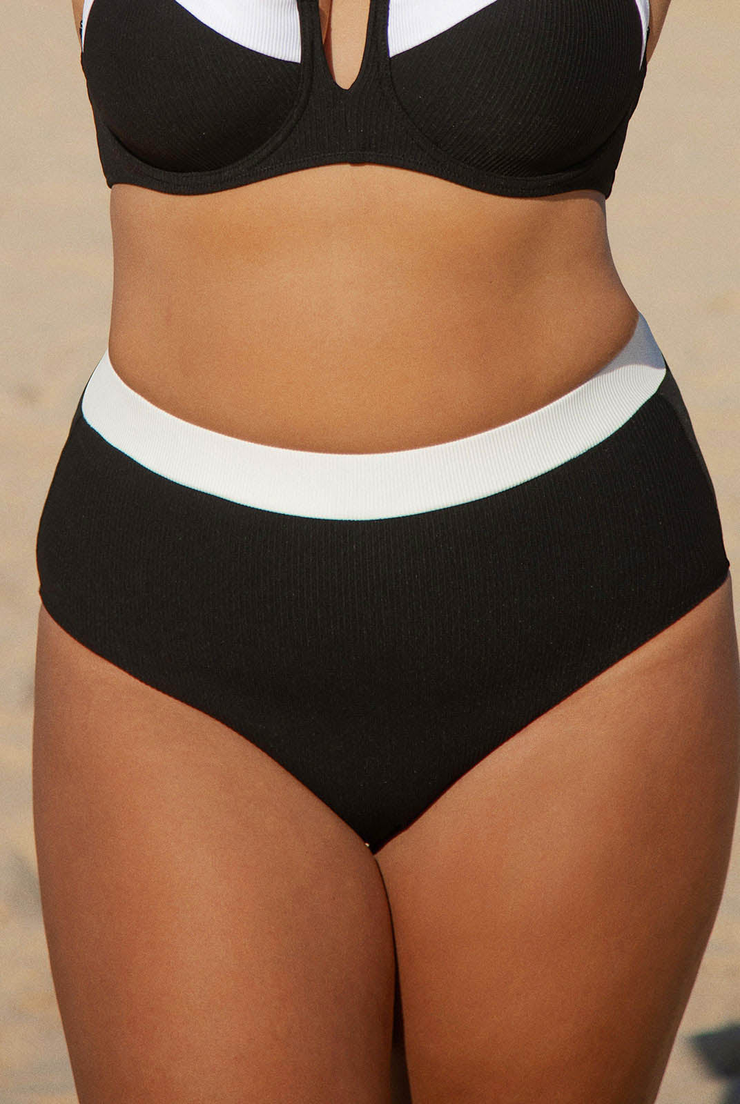 Contrast Trim Plus Size Bikini Bottom Sustainable Plus Size Bikinis - BERLOOK