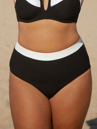 Contrast Trim Plus Size Bikini Bottom Sustainable Plus Size Bikinis - BERLOOK
