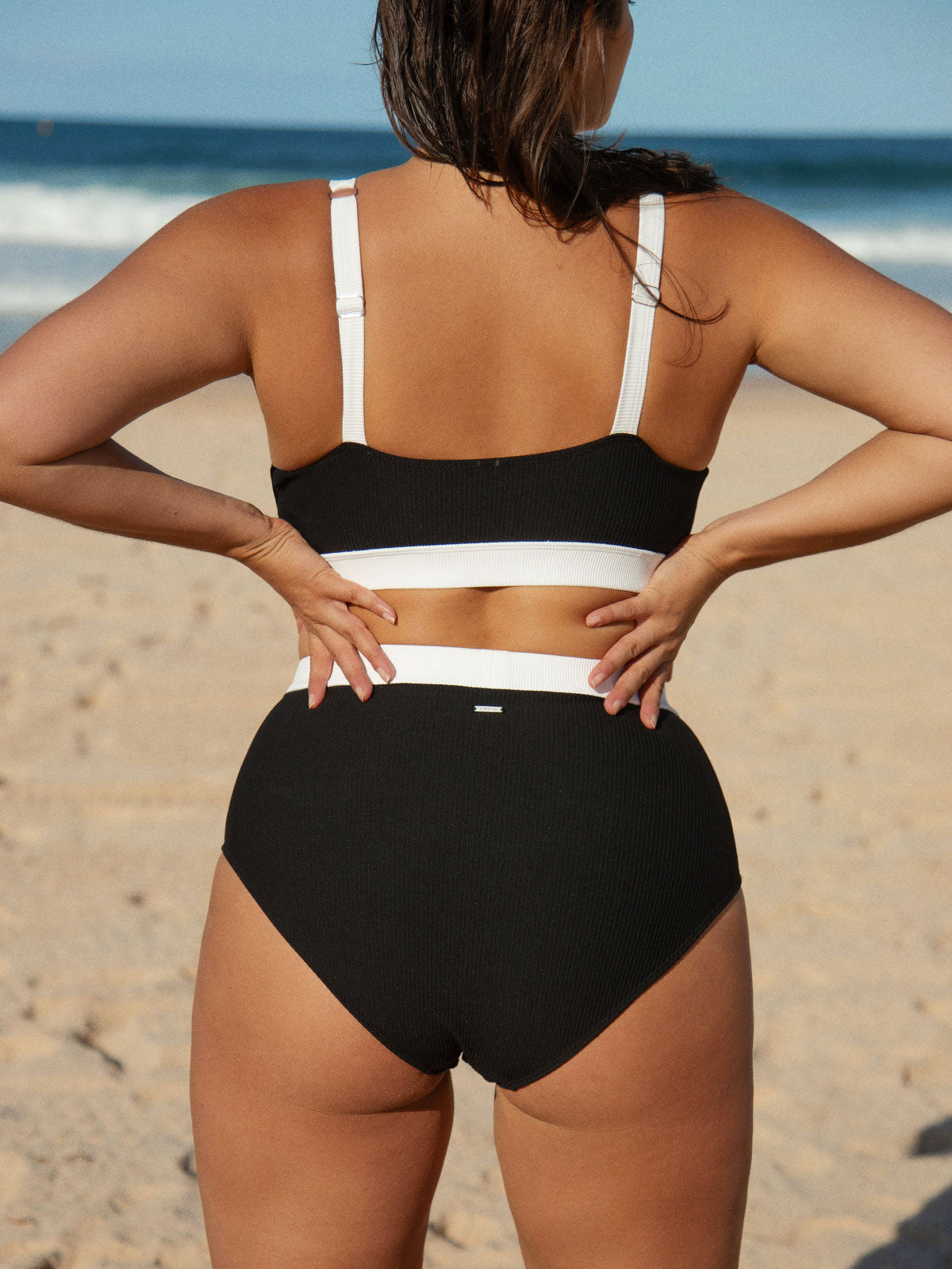 Contrast Trim Plus Size Bikini Top Sustainable Plus Size Bikinis - BERLOOK