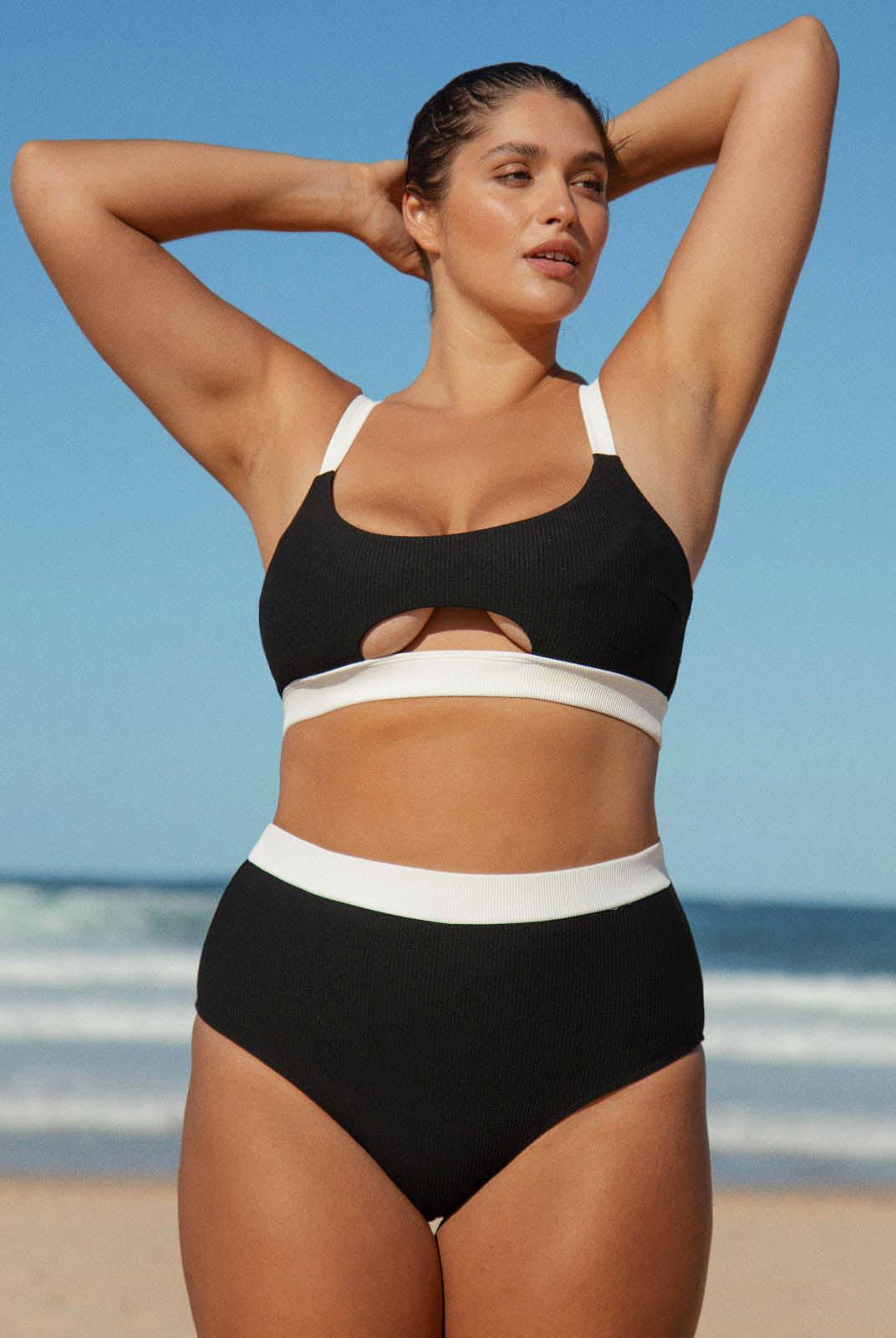 Contrast Trim Plus Size Bikini Top Sustainable Plus Size Bikinis - BERLOOK