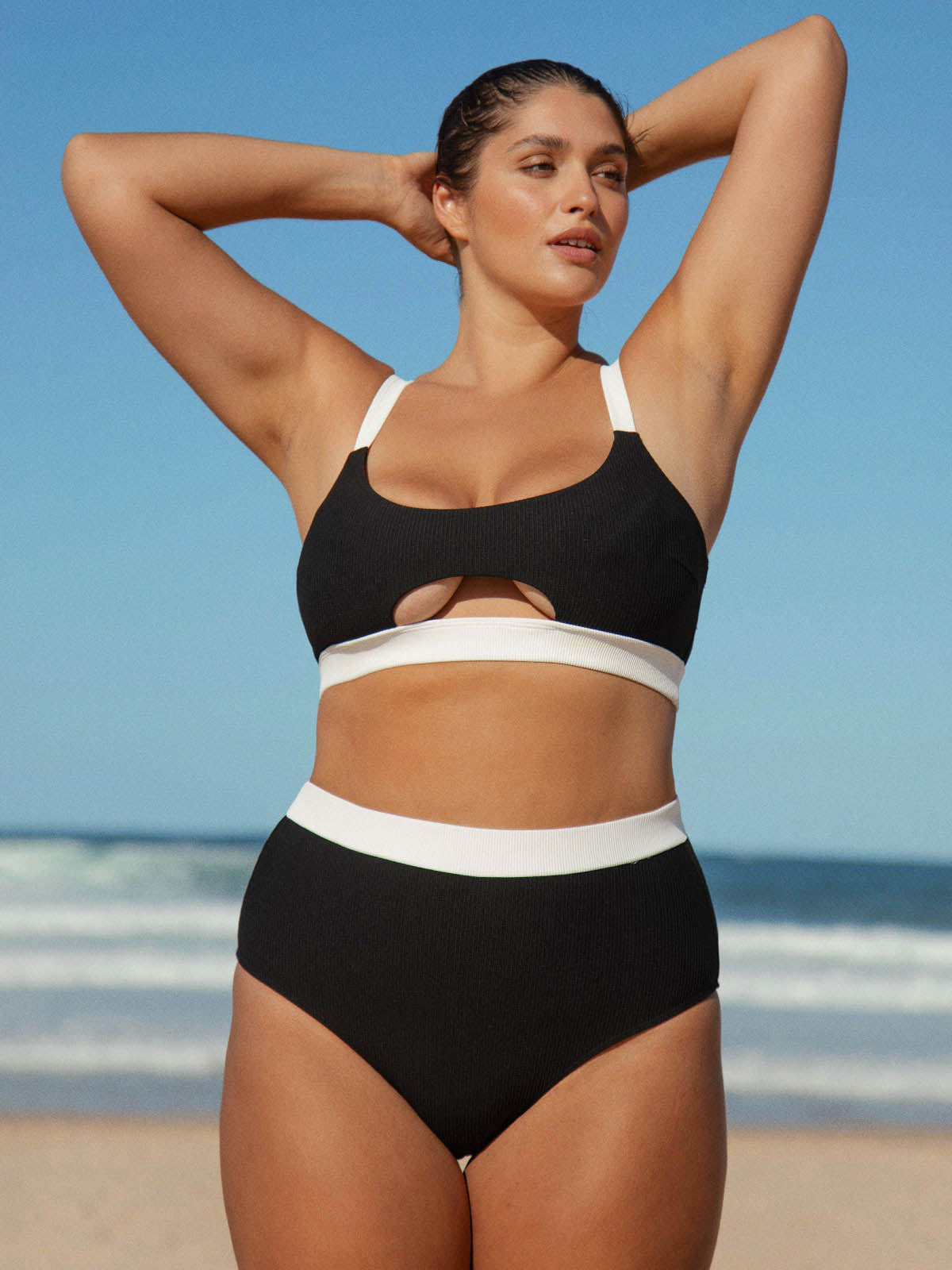 Contrast Trim Plus Size Bikini Top Sustainable Plus Size Bikinis - BERLOOK