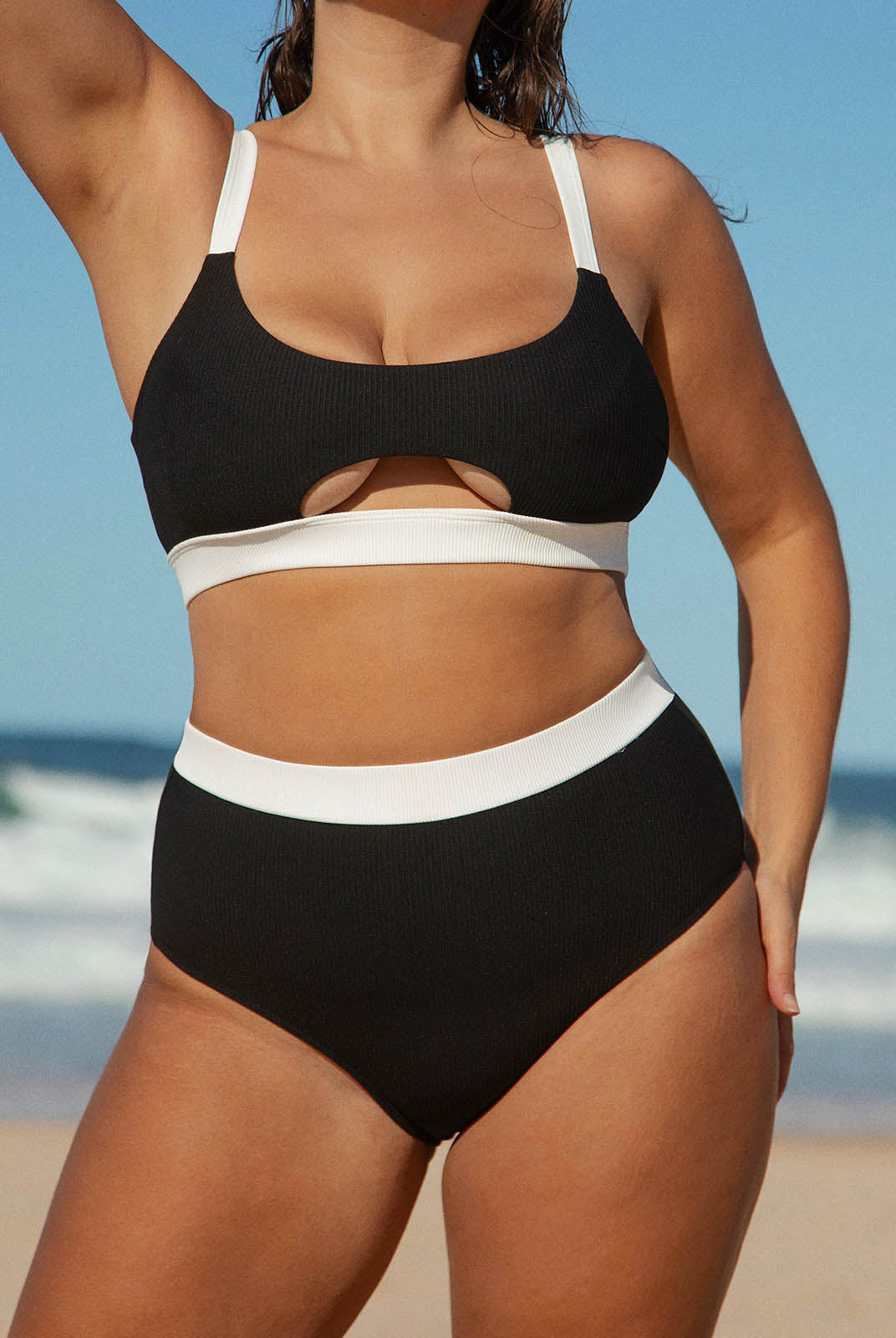 Contrast Trim Plus Size Bikini Top Sustainable Plus Size Bikinis - BERLOOK