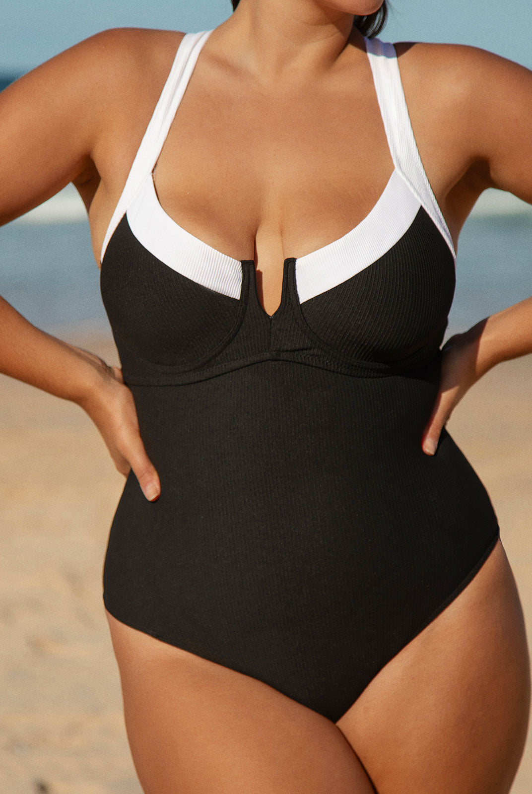 Contrast Trim Plus Size One-Piece Swimsuit Sustainable Plus Size One-Pieces - BERLOOK