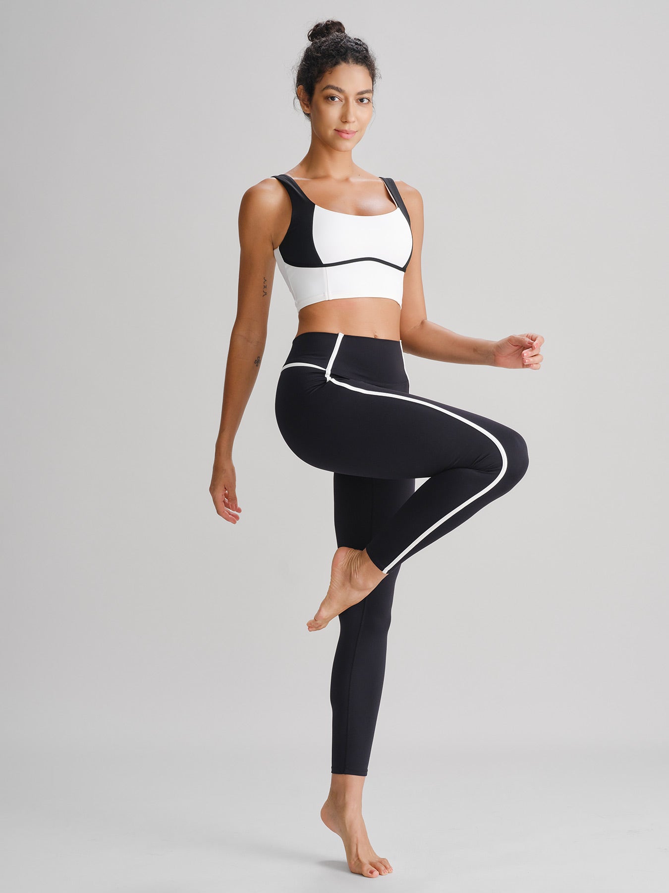 Women Knitted Nylon Spandex blended Yoga Camis Sustainable Yoga Tops - BERLOOK