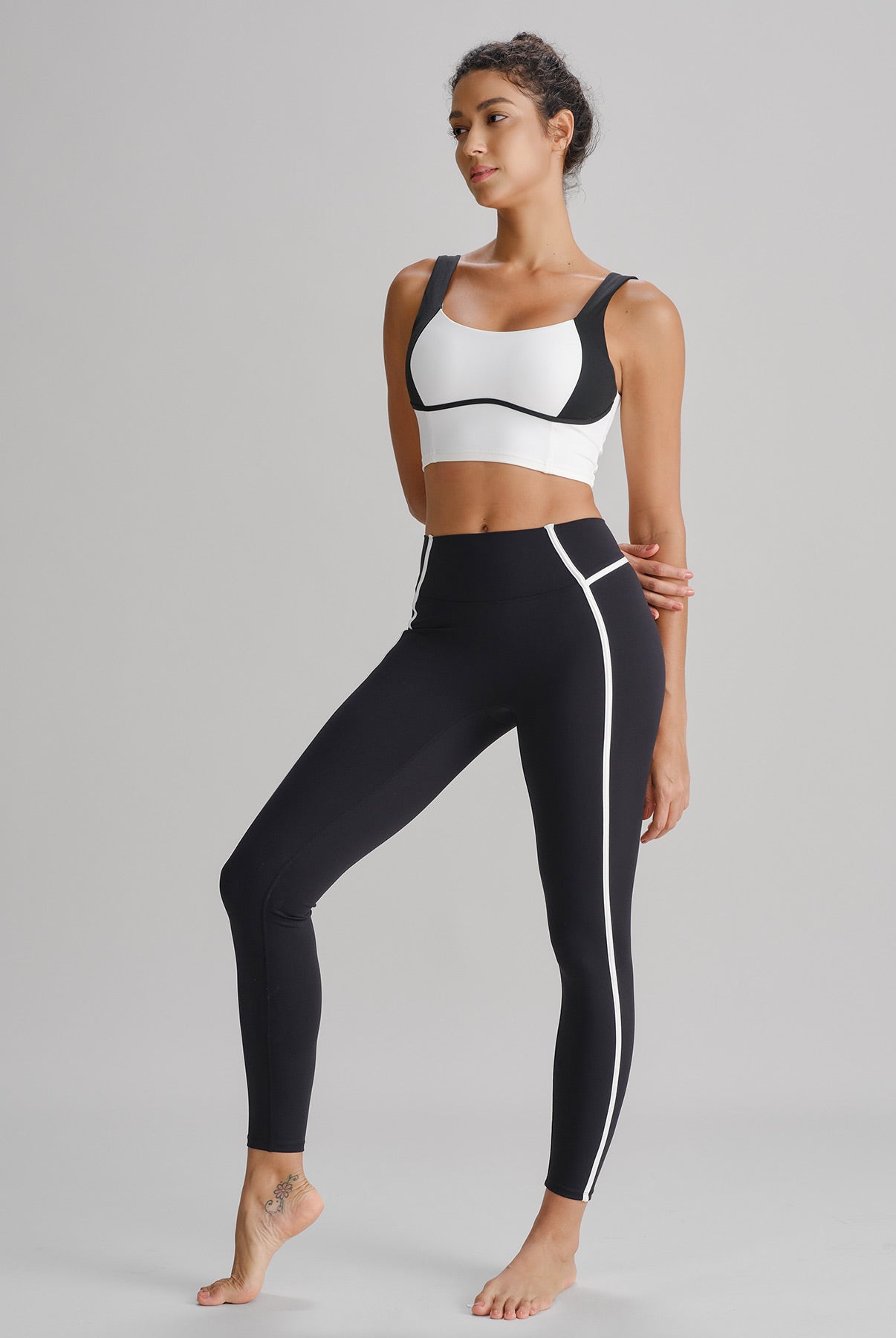 Women Knitted Nylon Spandex blended Yoga Camis Sustainable Yoga Tops - BERLOOK