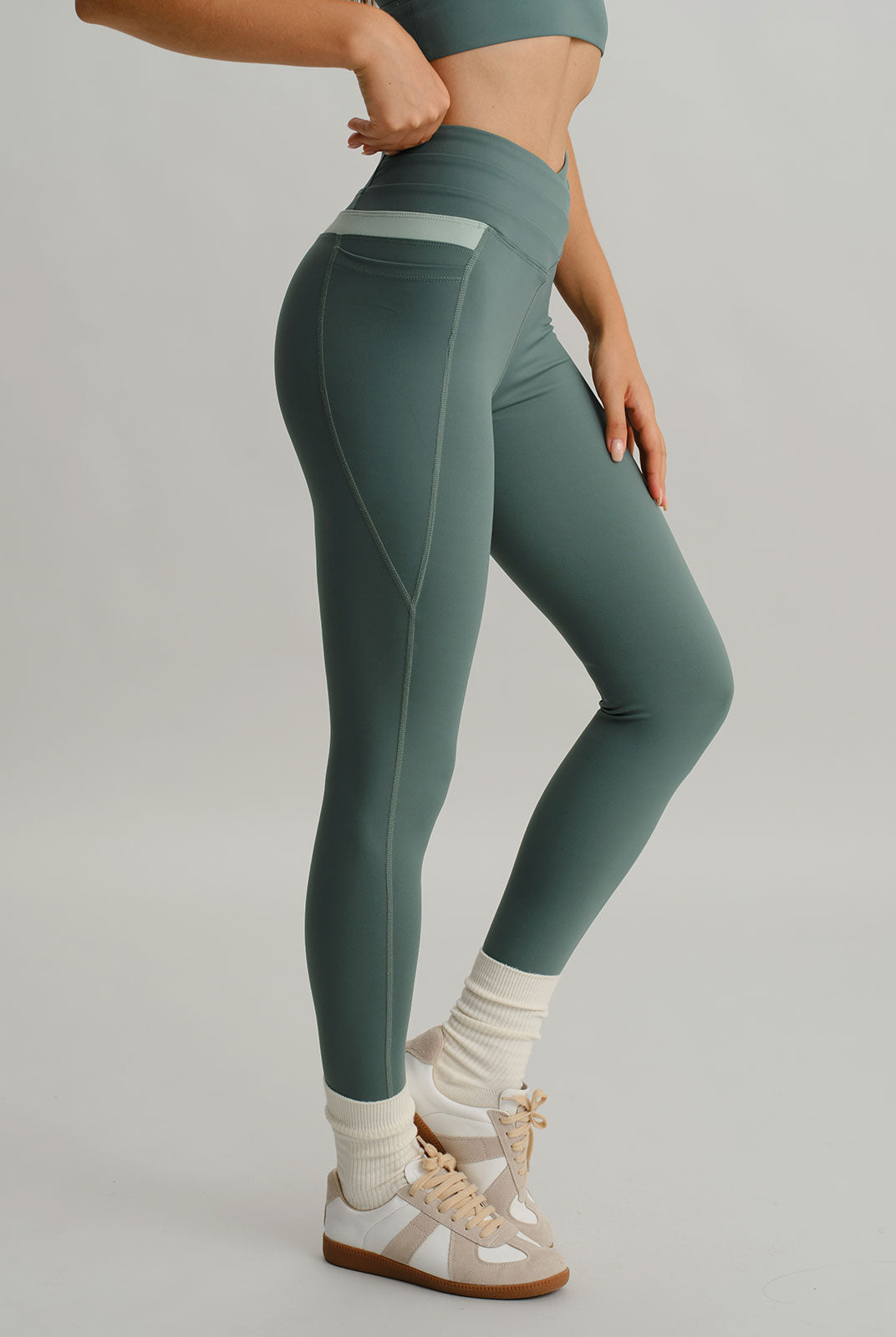 Women Knitted Nylon Yoga Leggings Sustainable Yoga Bottoms - BERLOOK
