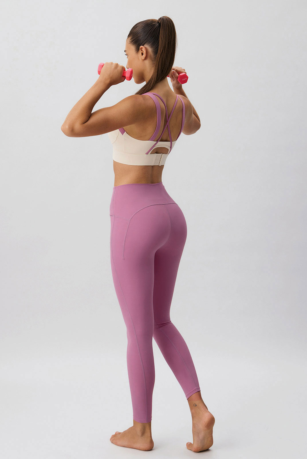Women'S Knitted Nylon Contrast Color Yoga Sports Bra Sustainable Yoga Tops - BERLOOK