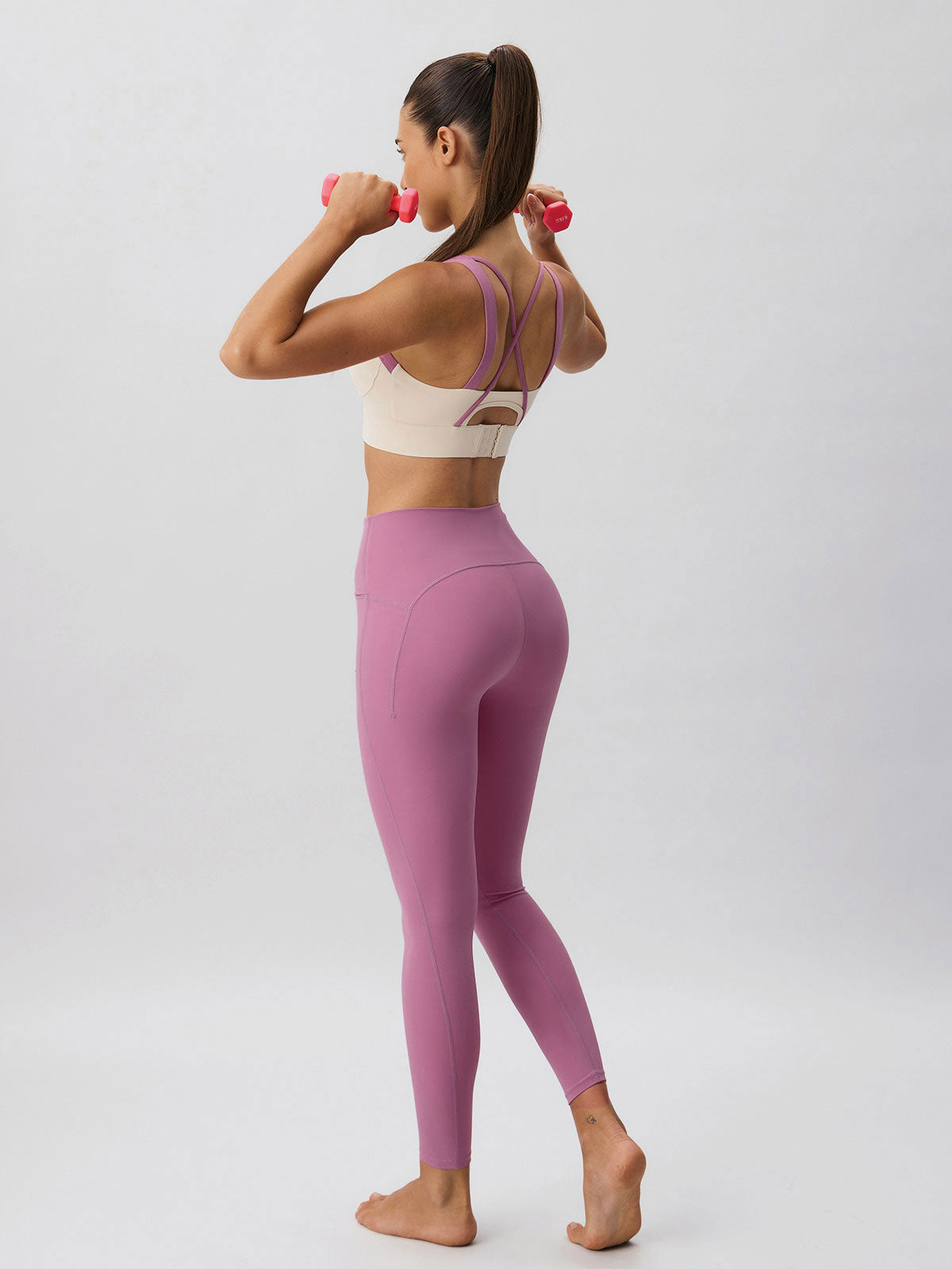 Women'S Knitted Nylon Contrast Color Yoga Sports Bra Sustainable Yoga Tops - BERLOOK