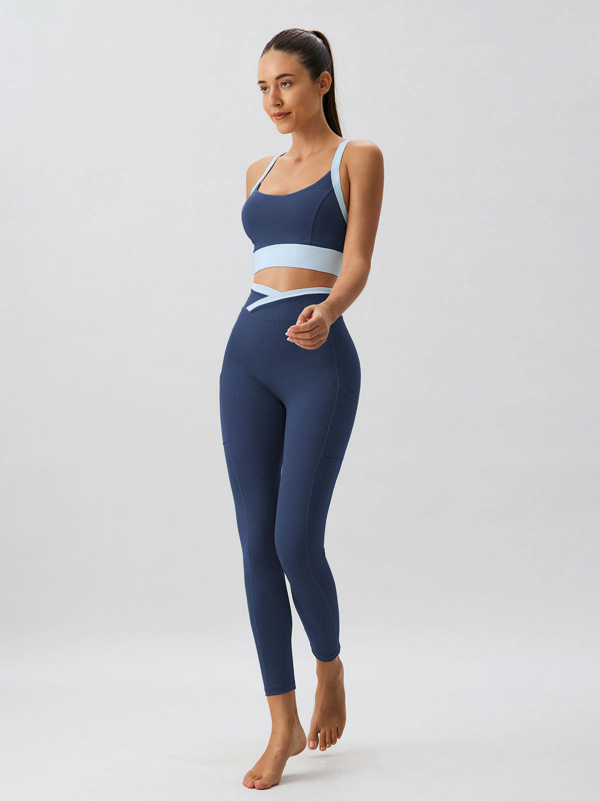 Women'S Knitted Nylon Contrast Color Yoga Sports Bra Sustainable Yoga Tops - BERLOOK