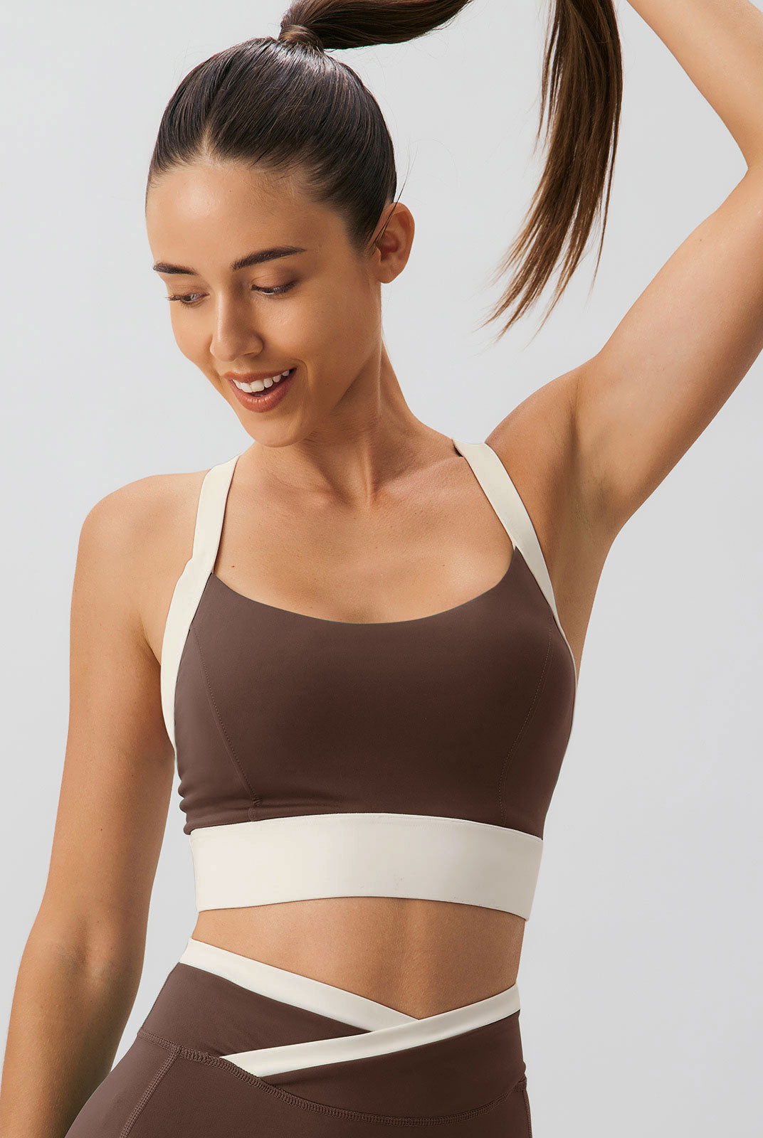 Women'S Knitted Nylon Contrast Color Yoga Sports Bra Sustainable Yoga Tops - BERLOOK