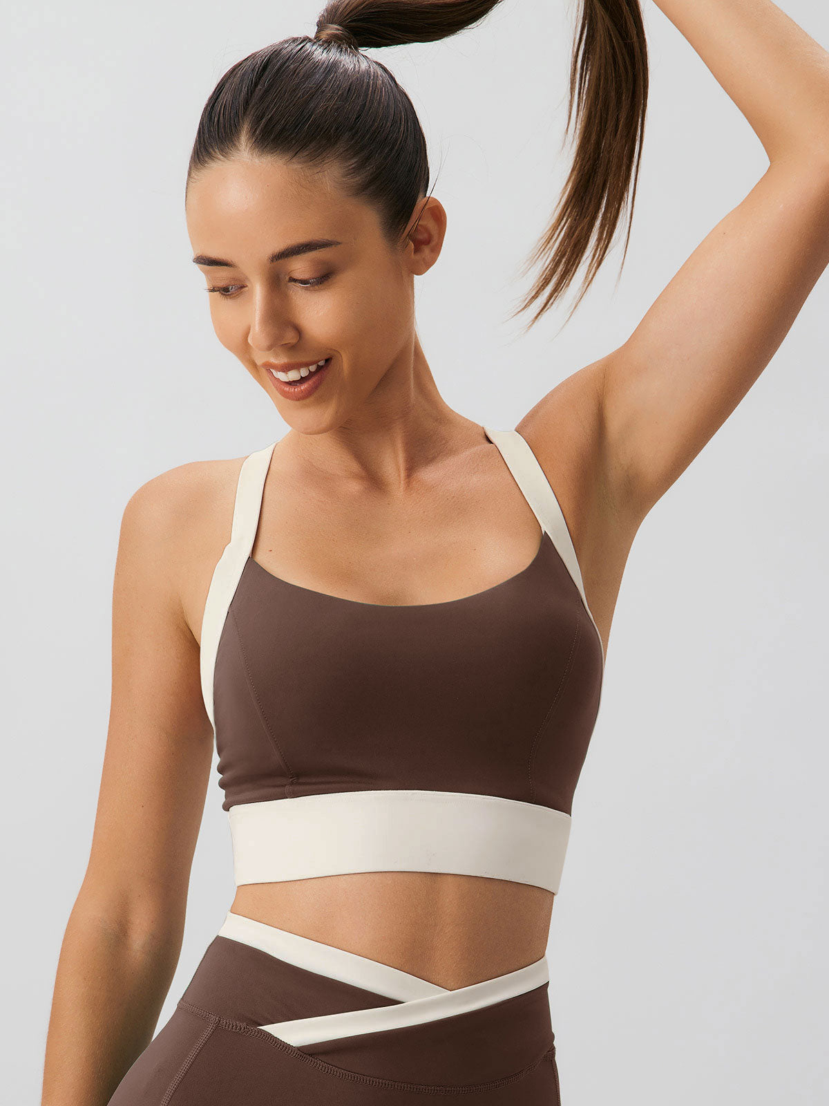 Women'S Knitted Nylon Contrast Color Yoga Sports Bra Sustainable Yoga Tops - BERLOOK