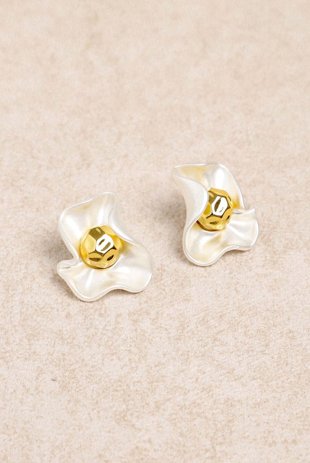 Women's Alloy Flower Earrings White Sustainable Earrings - BERLOOK