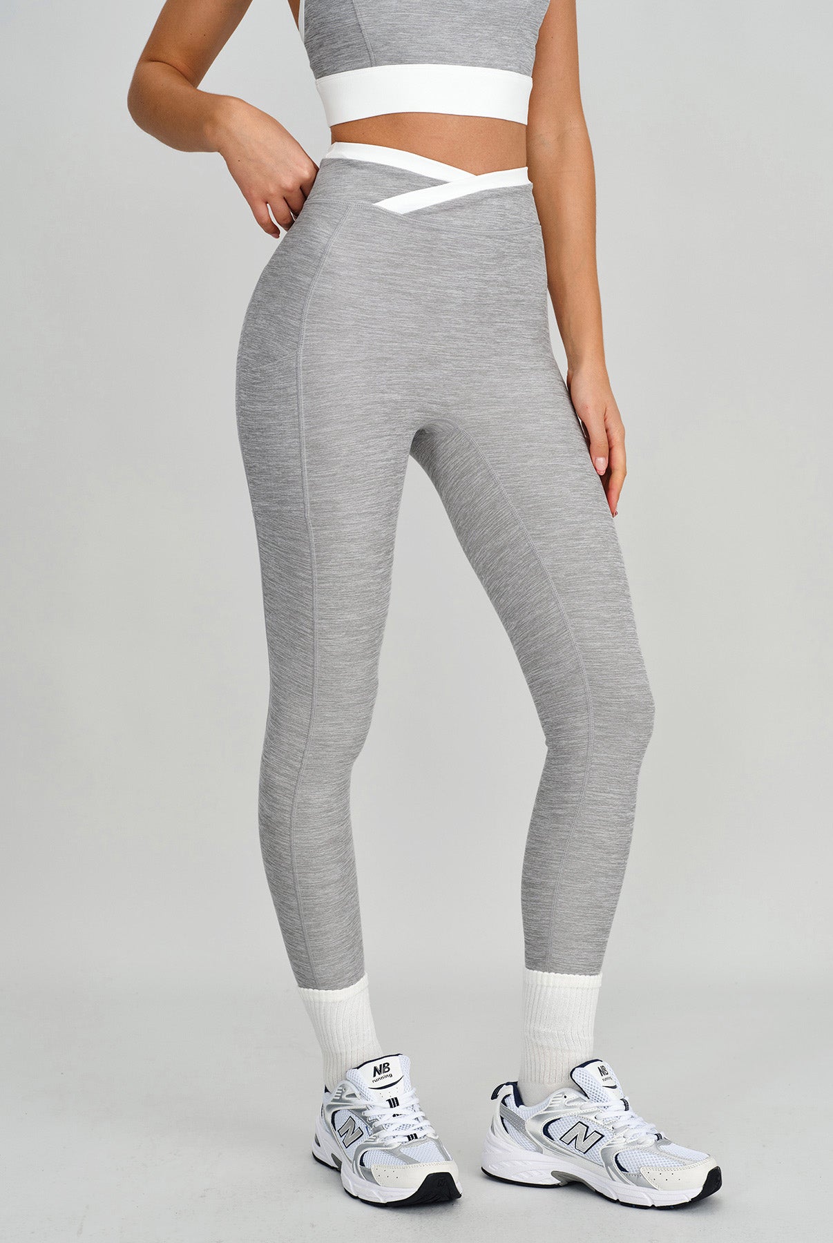 Women's Color-Block Knit Nylon Leggings Light Grey Sustainable Yoga Bottoms - BERLOOK