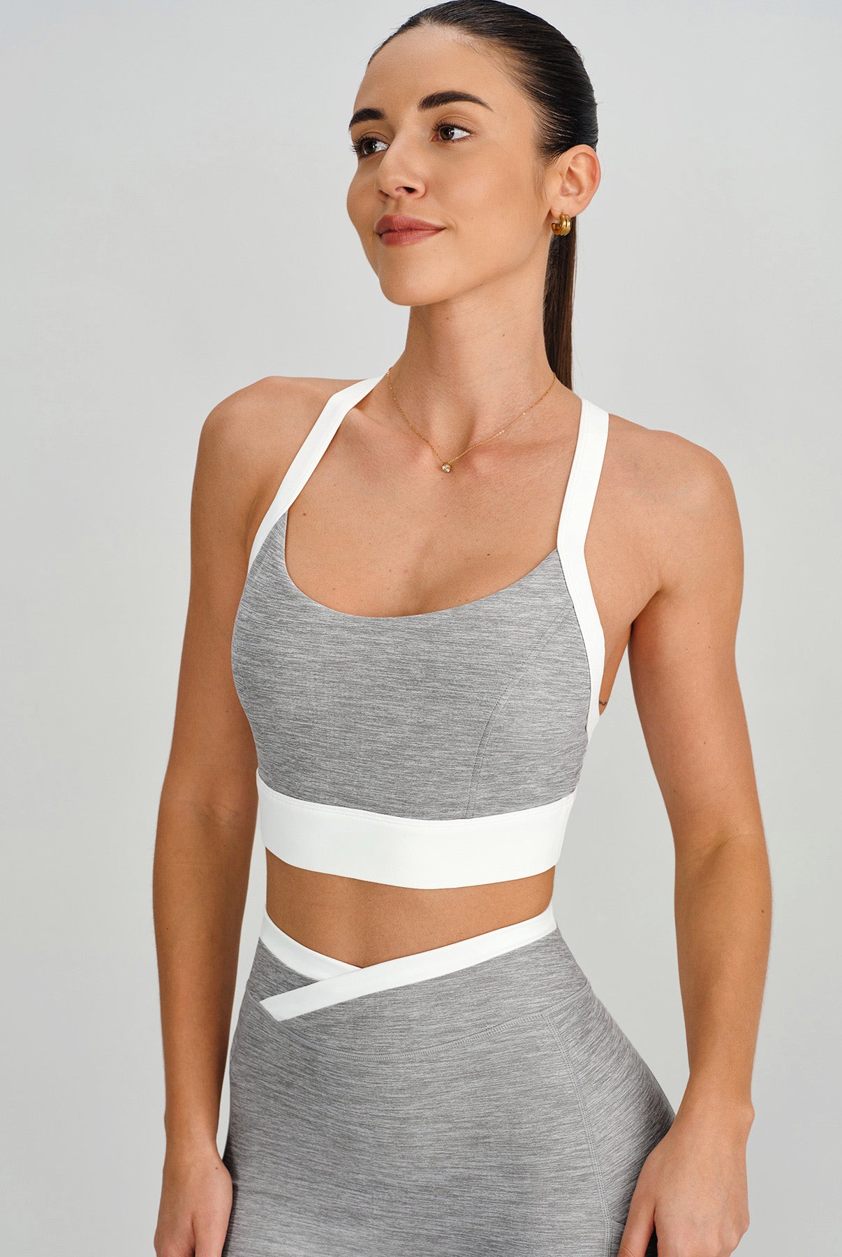 Women's Color-Block Knitted Nylon Yoga Sports Bra Sustainable Yoga Tops - BERLOOK