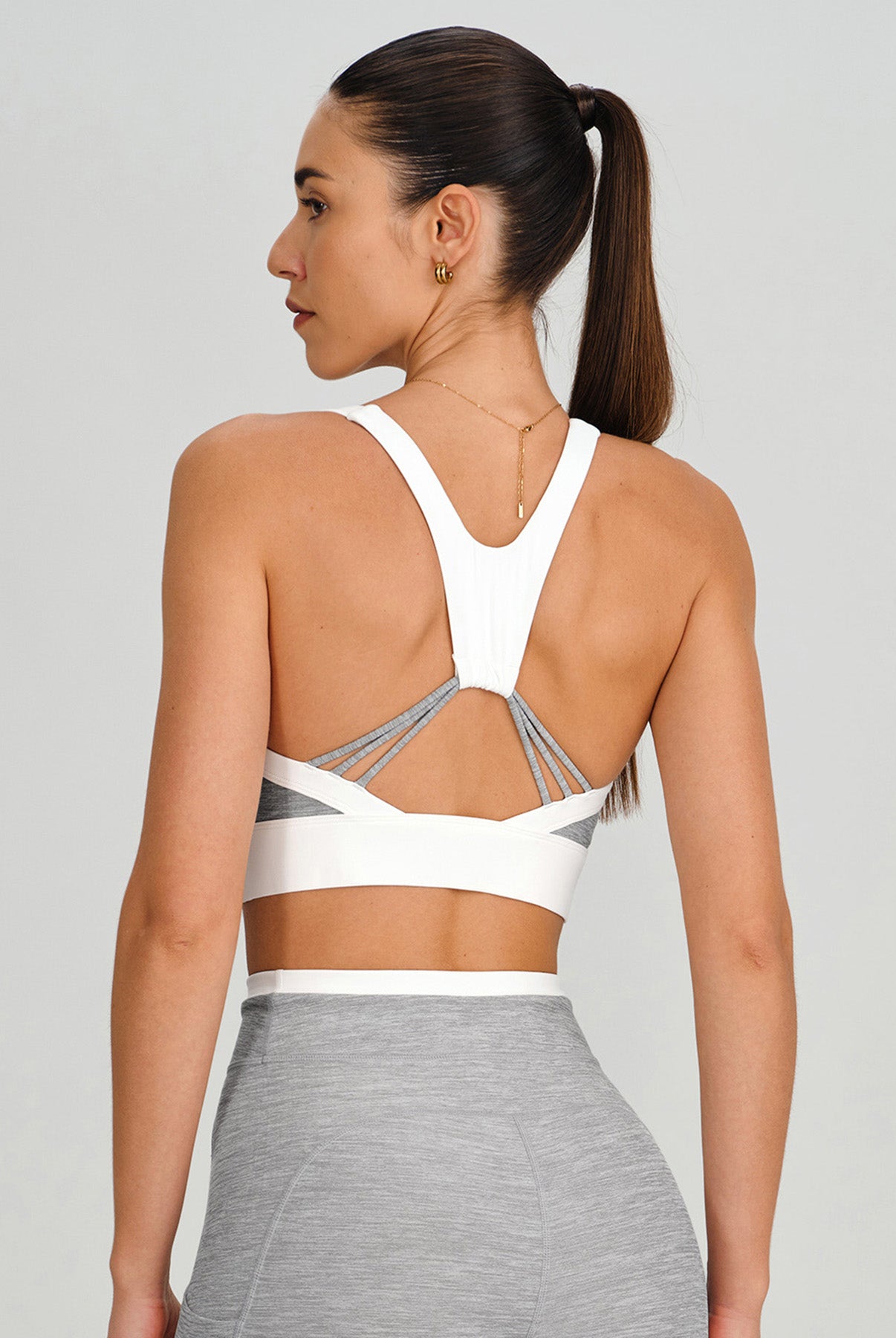 Women's Color-Block Knitted Nylon Yoga Sports Bra Sustainable Yoga Tops - BERLOOK