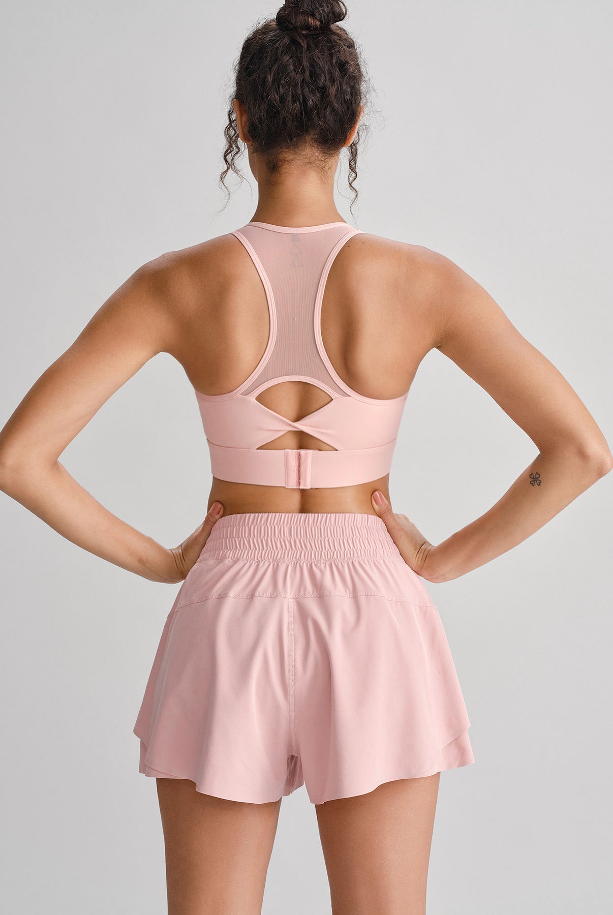 Women's Knit Nylon Sports Bra Sustainable Yoga Tops - BERLOOK