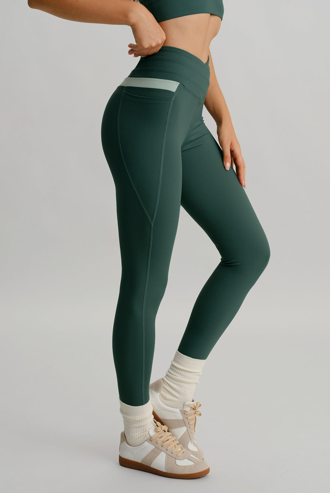 Women's Knitted Nylon Leggings Dark Green Sustainable Yoga Bottoms - BERLOOK