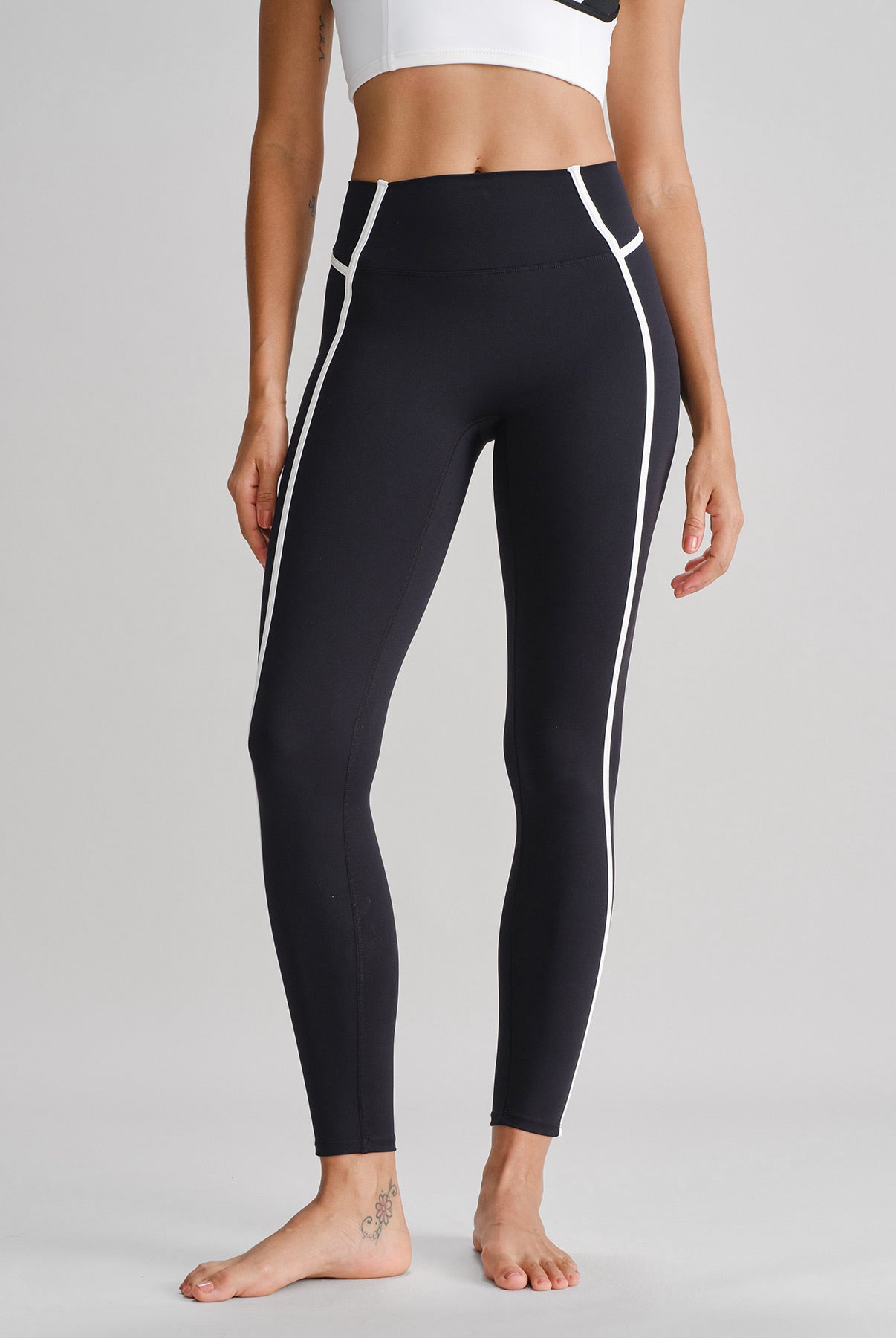 Women's Knitted Nylon Leggings Sustainable Yoga Bottoms - BERLOOK
