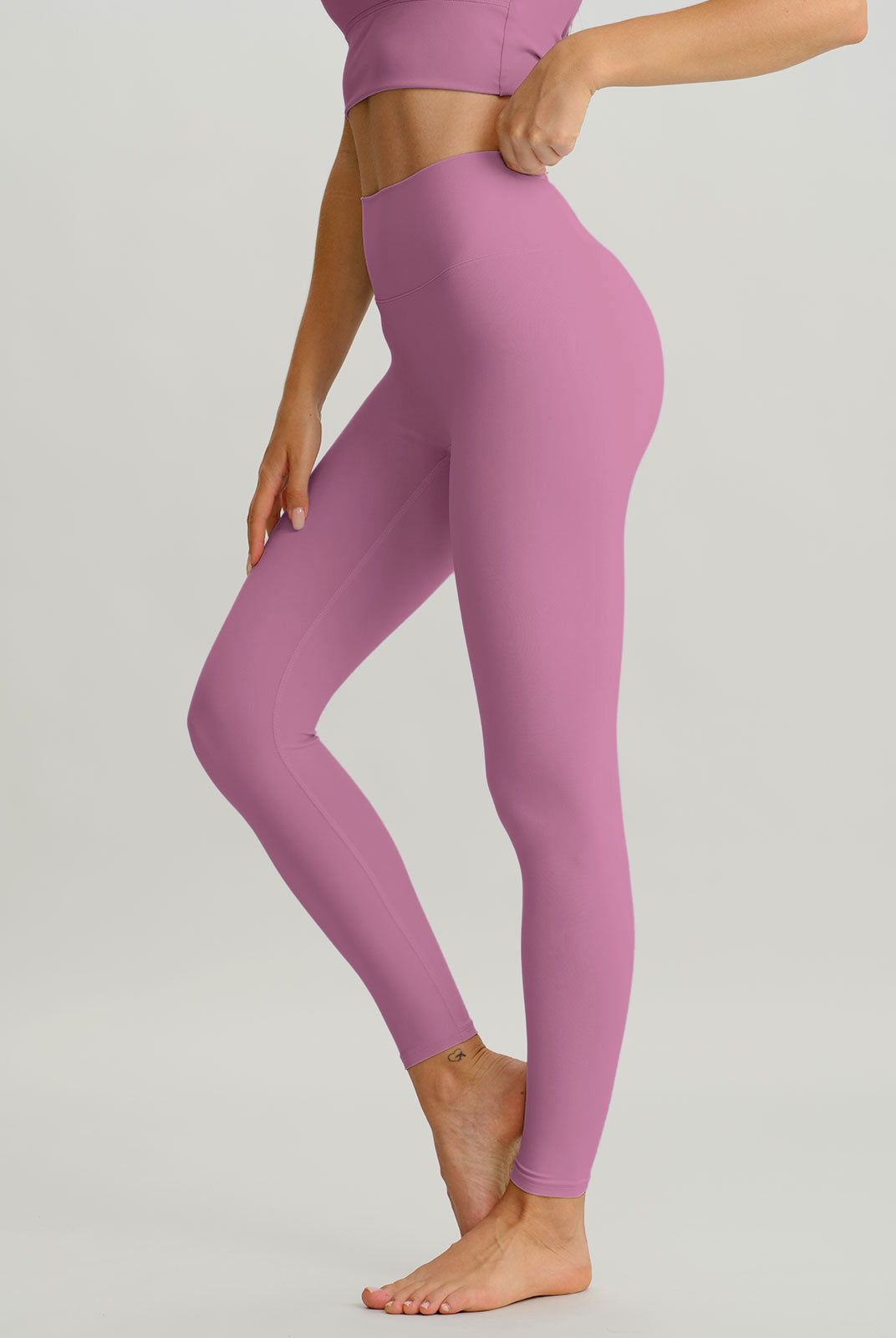 Women's Knitted Nylon Leggings Sustainable Yoga Bottoms - BERLOOK