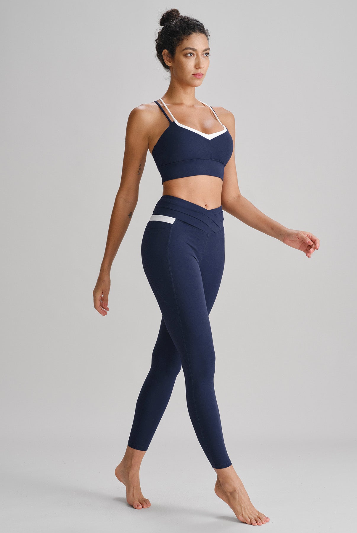 Women's Knitted Nylon Leggings Sustainable Yoga Bottoms - BERLOOK