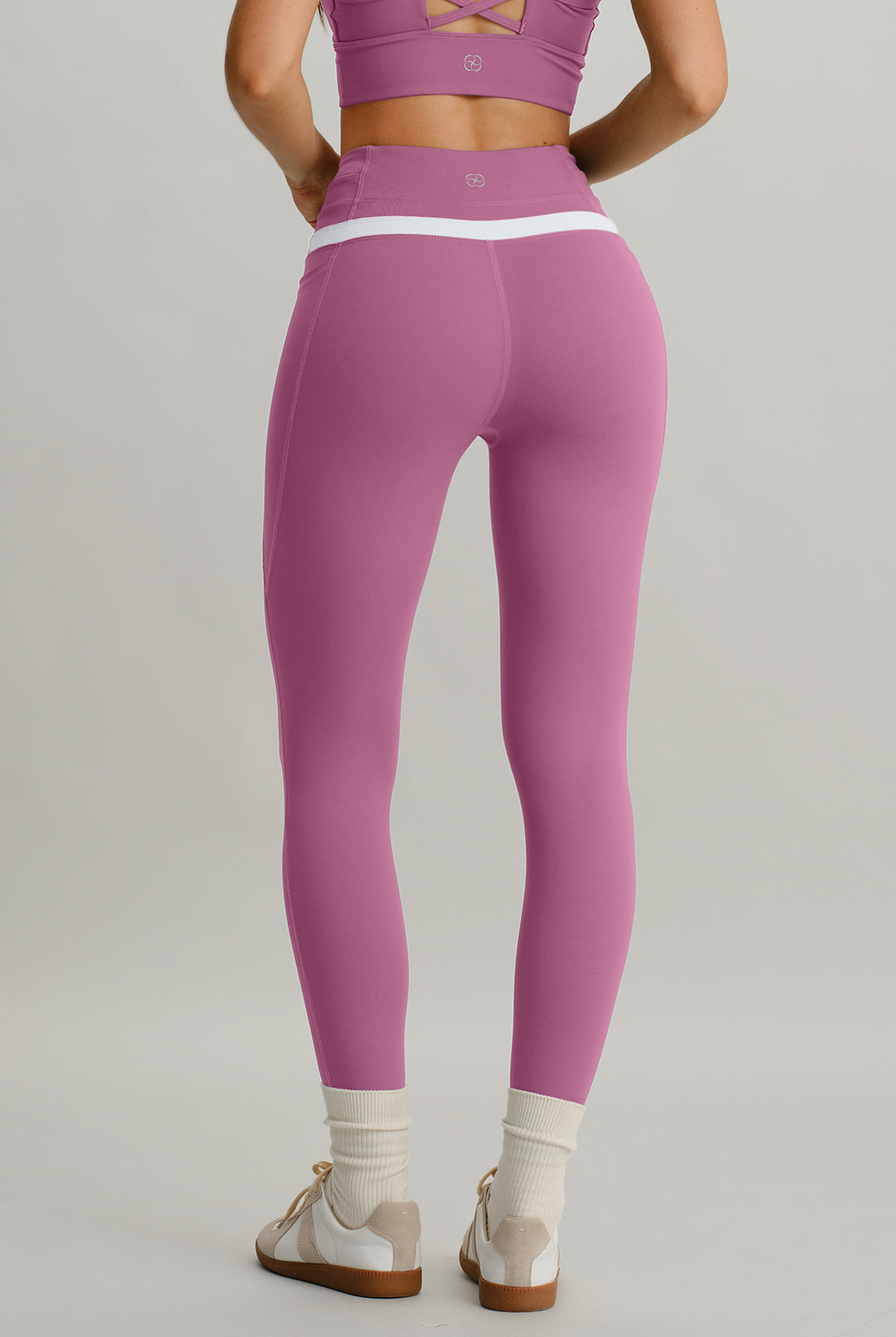 Women's Knitted Nylon Leggings Sustainable Yoga Bottoms - BERLOOK