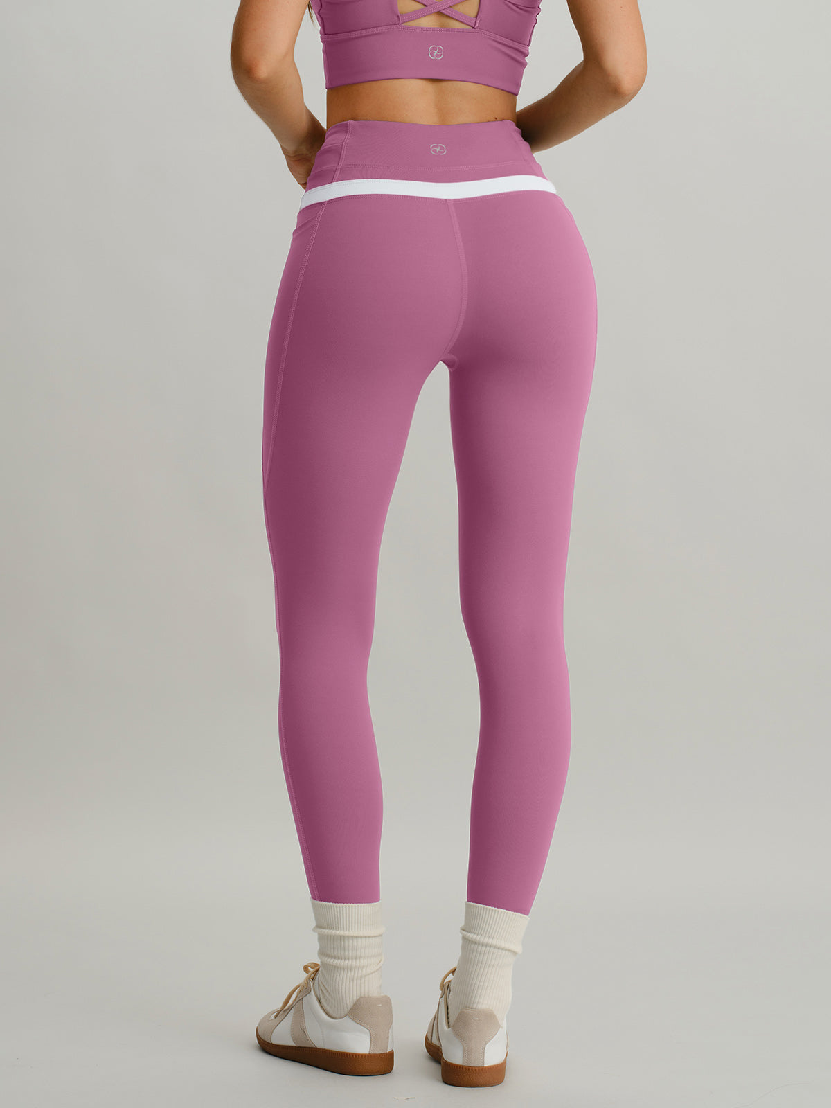 Women's Knitted Nylon Leggings Sustainable Yoga Bottoms - BERLOOK