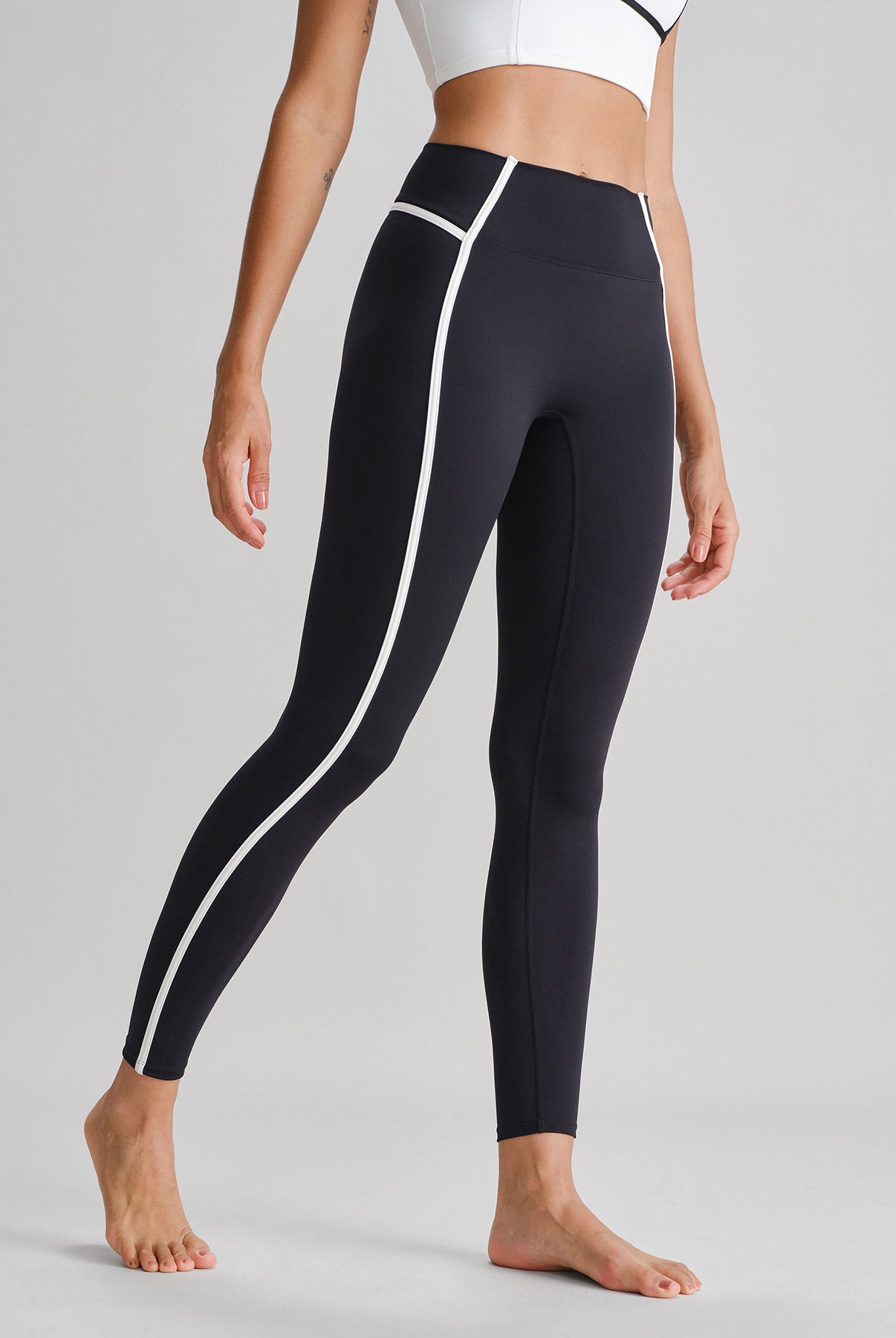 Women's Knitted Nylon Leggings Sustainable Yoga Bottoms - BERLOOK