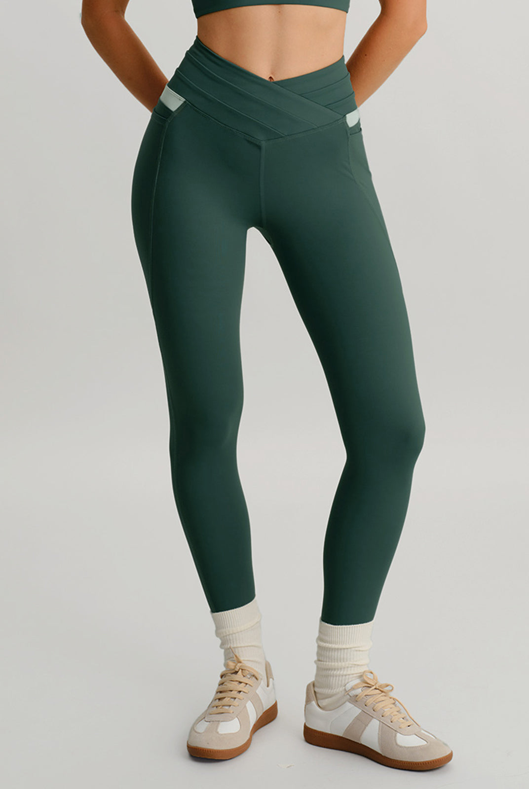 Women's Knitted Nylon Leggings Sustainable Yoga Bottoms - BERLOOK
