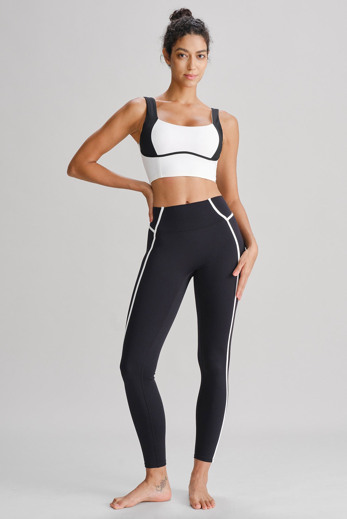 Women's Knitted Nylon Leggings Sustainable Yoga Bottoms - BERLOOK
