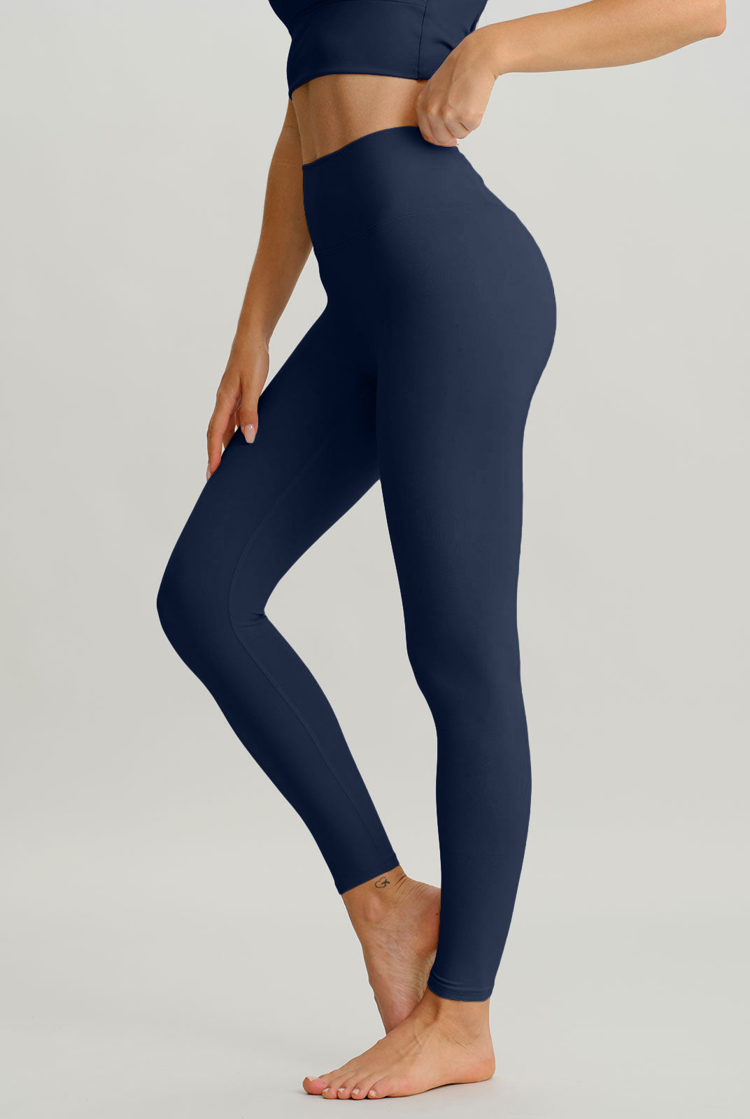 Women's Knitted Nylon Leggings Sustainable Yoga Bottoms - BERLOOK