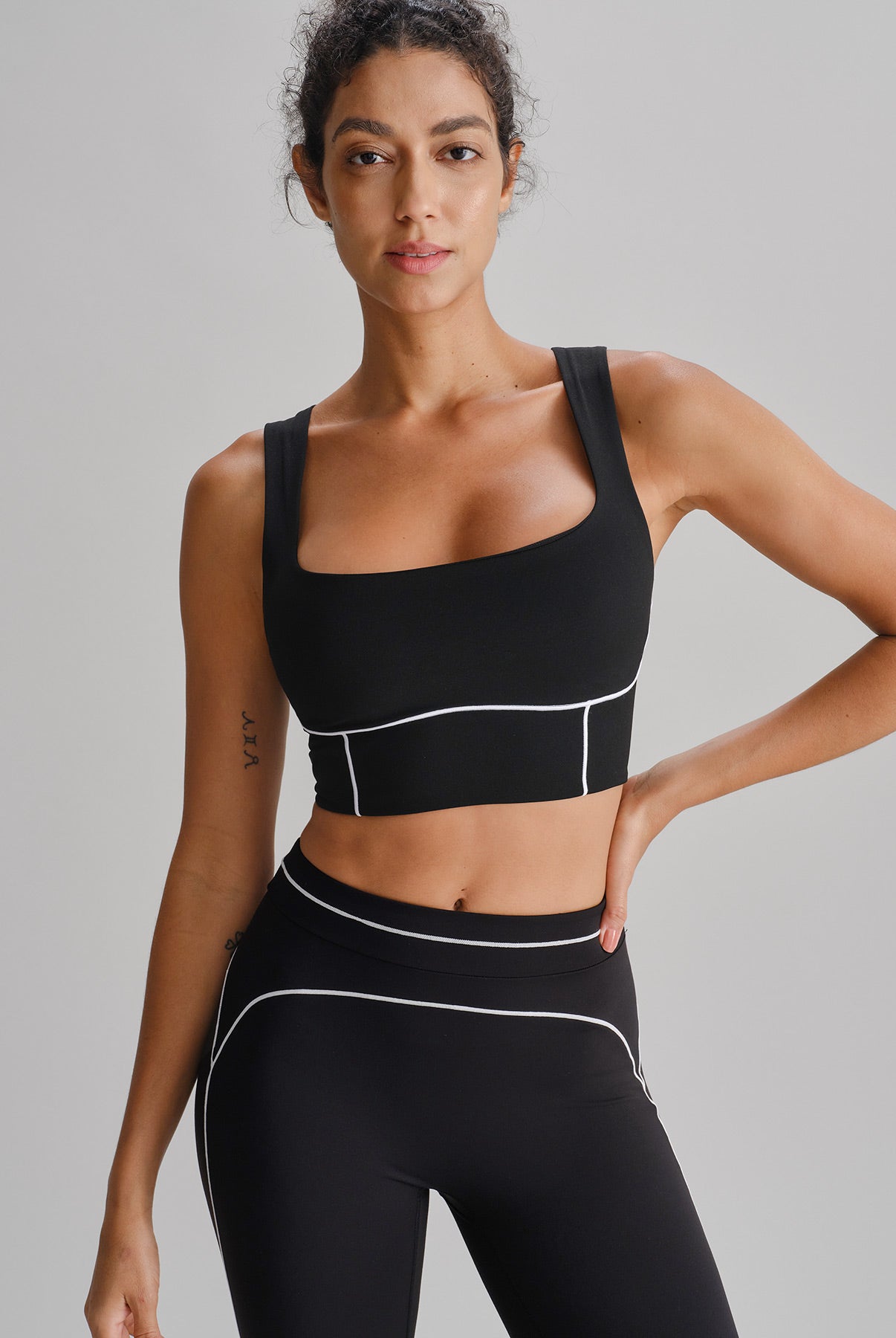 Women's Knitted Nylon Sports Bra Sustainable Yoga Tops - BERLOOK