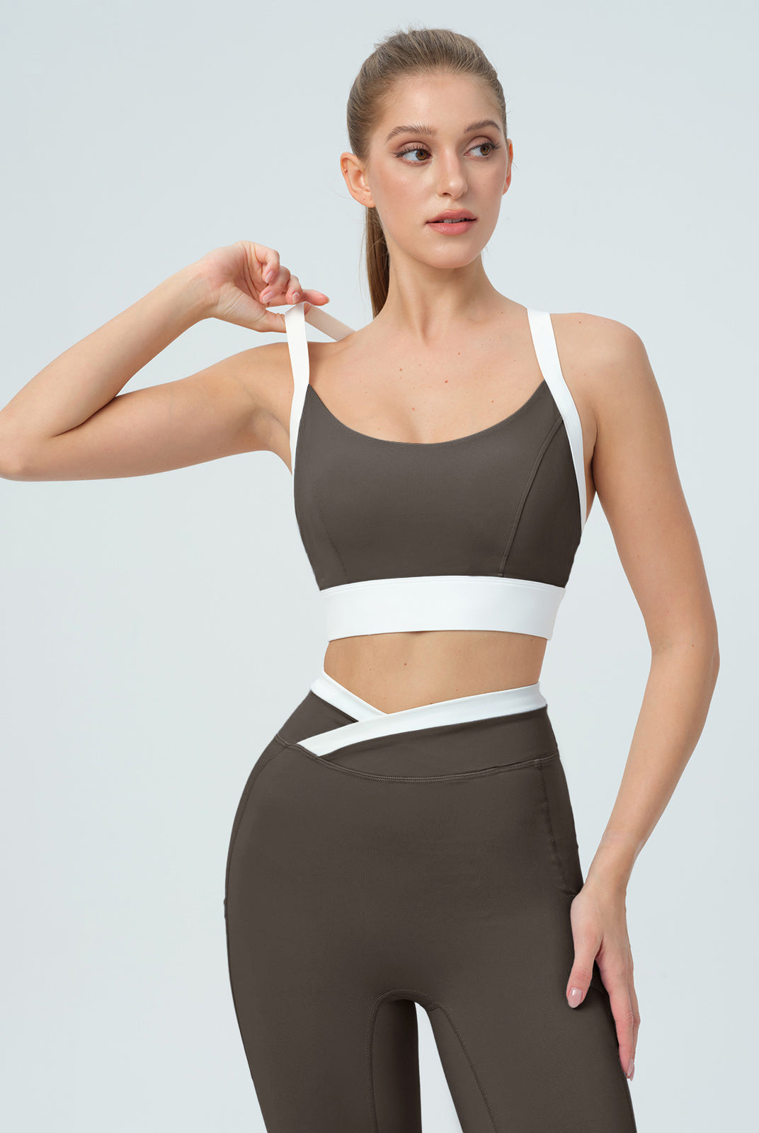 Women's Knitted Nylon Sports Bra Sustainable Yoga Tops - BERLOOK