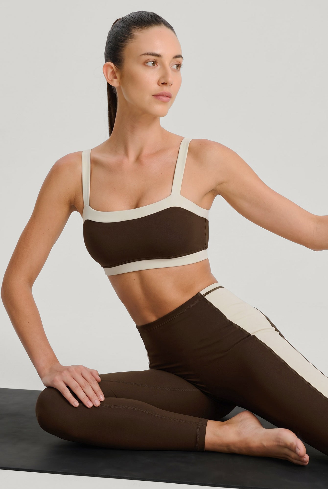 Women's Knitted Nylon Sports Bra Sustainable Yoga Tops - BERLOOK