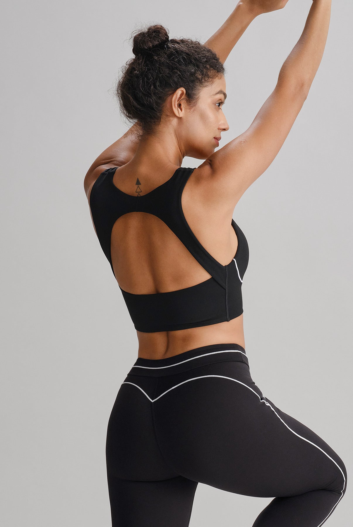 Women's Knitted Nylon Sports Bra Sustainable Yoga Tops - BERLOOK