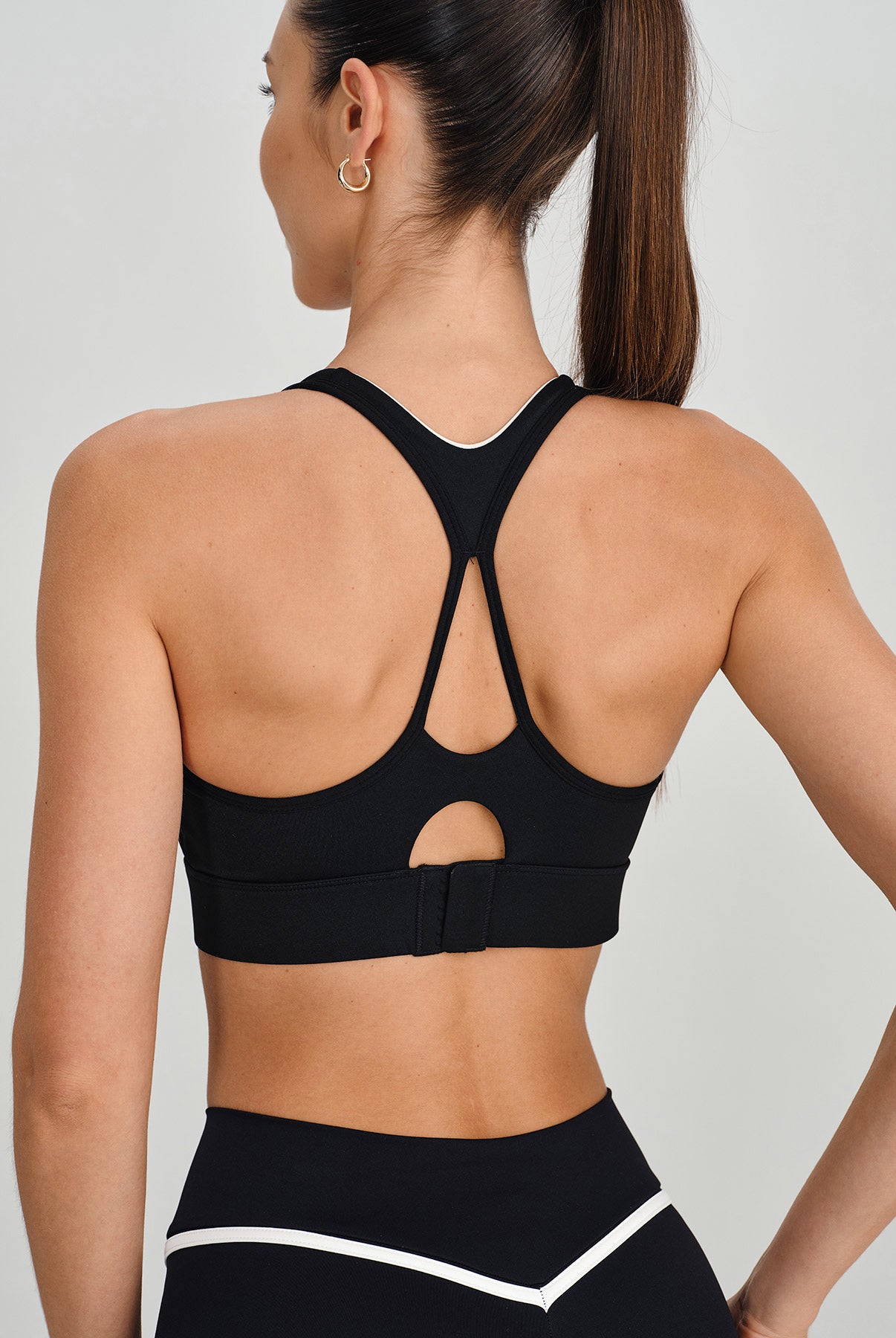 Women's Knitted Nylon Sports Bra Sustainable Yoga Tops - BERLOOK