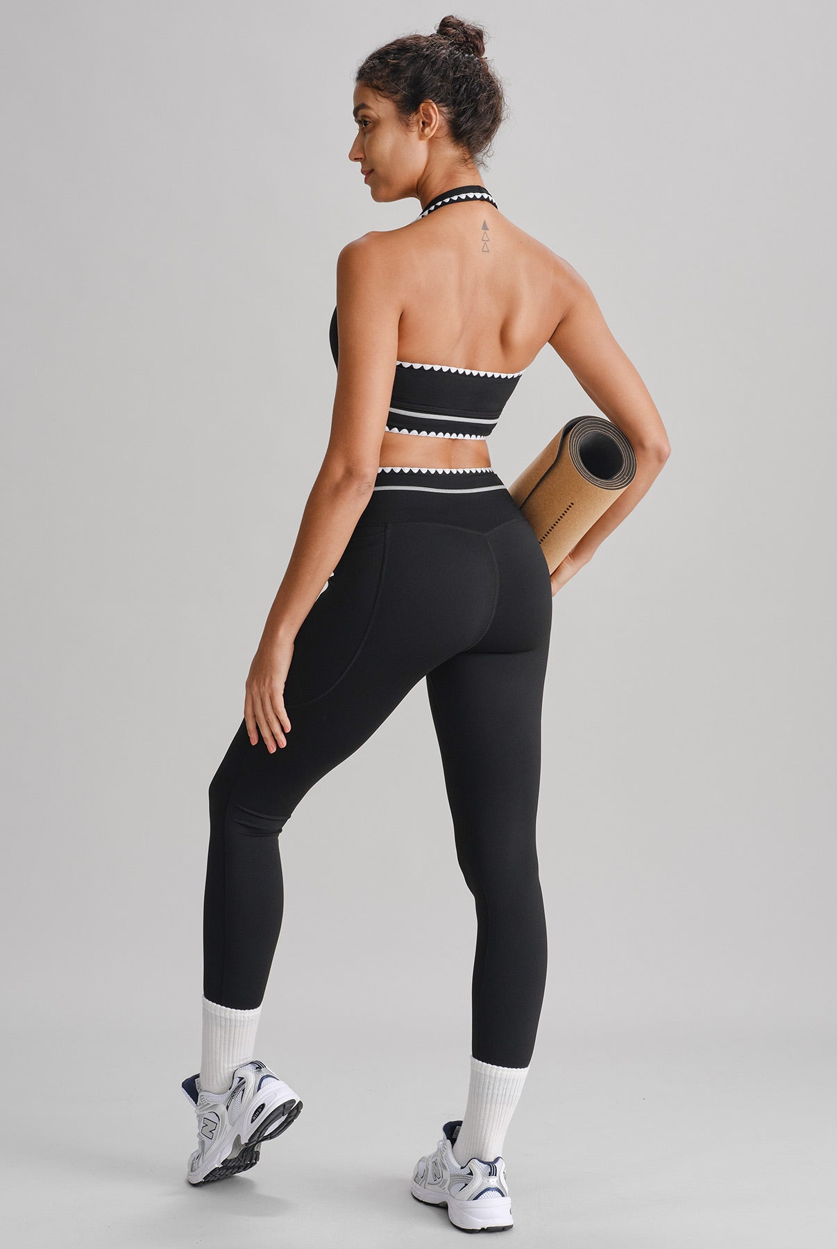 Women's Knitted Nylon Sports Bra Sustainable Yoga Tops - BERLOOK