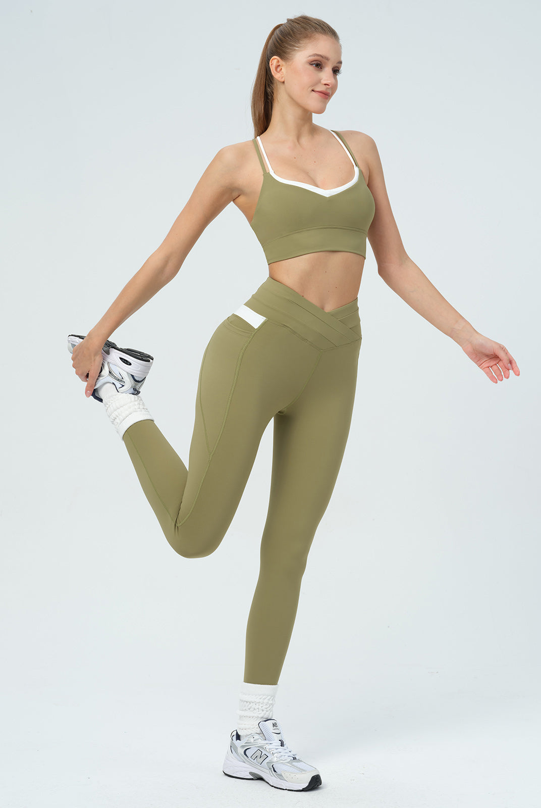 Women's Knitted Nylon Sports Bra Sustainable Yoga Tops - BERLOOK