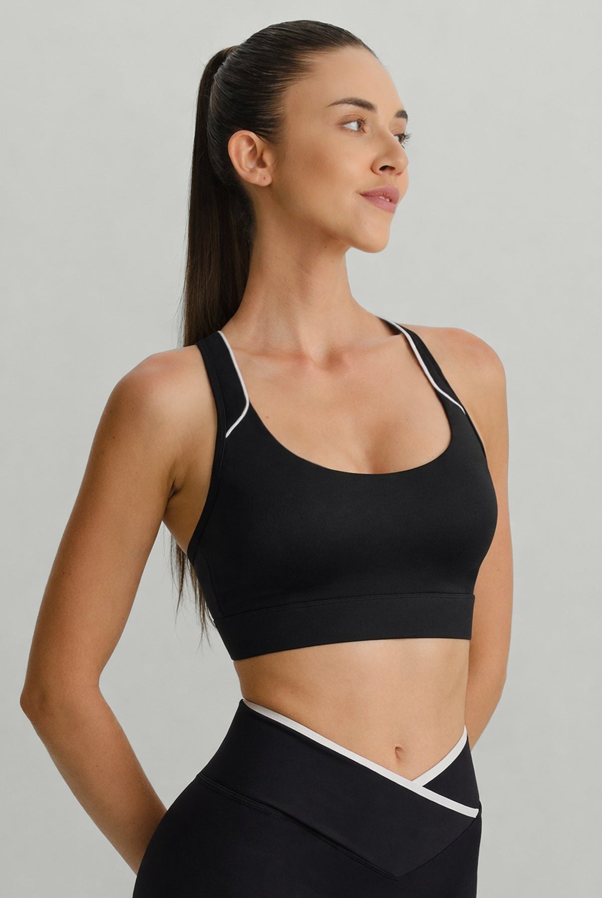 Women's Knitted Nylon Sports Bra Sustainable Yoga Tops - BERLOOK