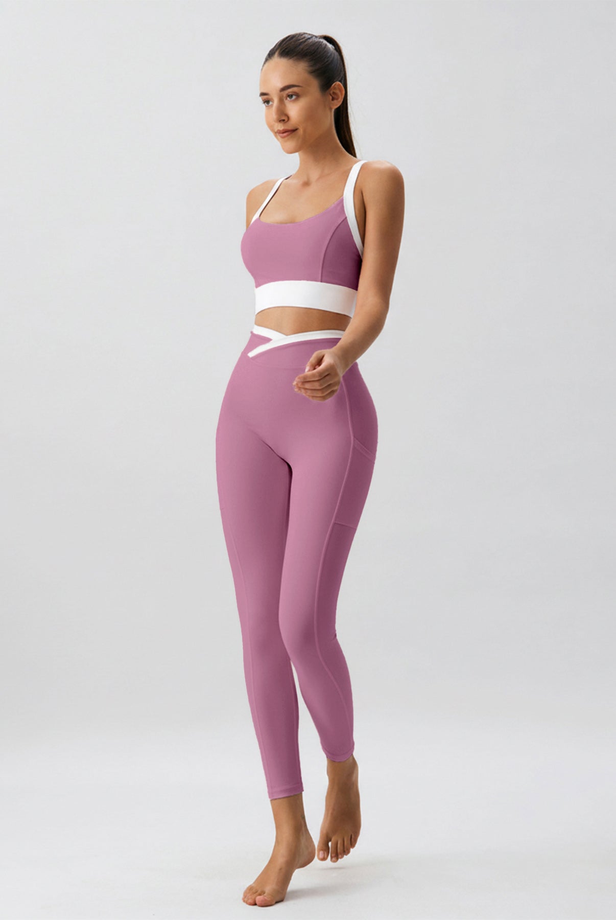 Women's Knitted Nylon Sports Bra Sustainable Yoga Tops - BERLOOK