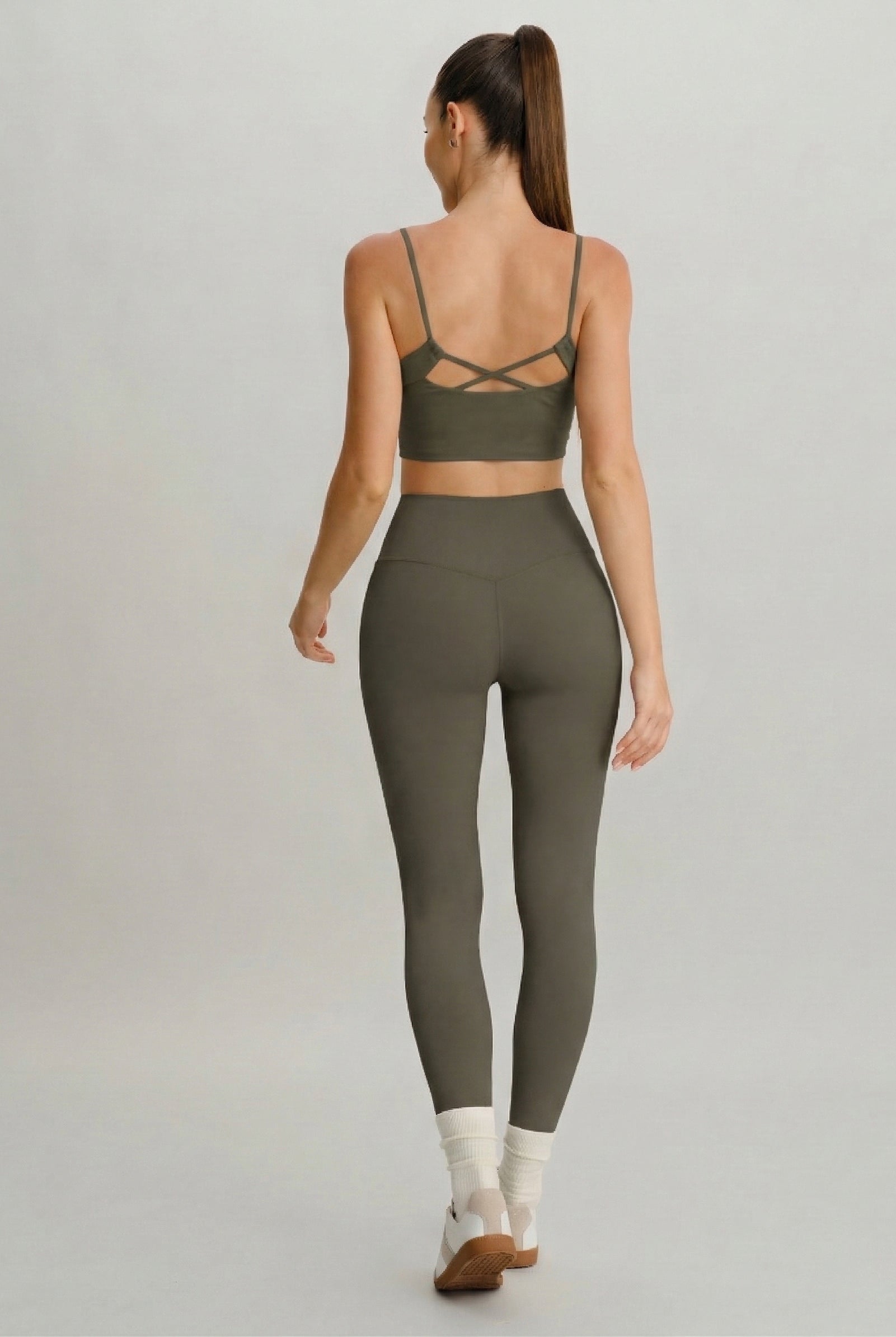 Women's Knitted Nylon Yoga Camis Sustainable Yoga Tops - BERLOOK