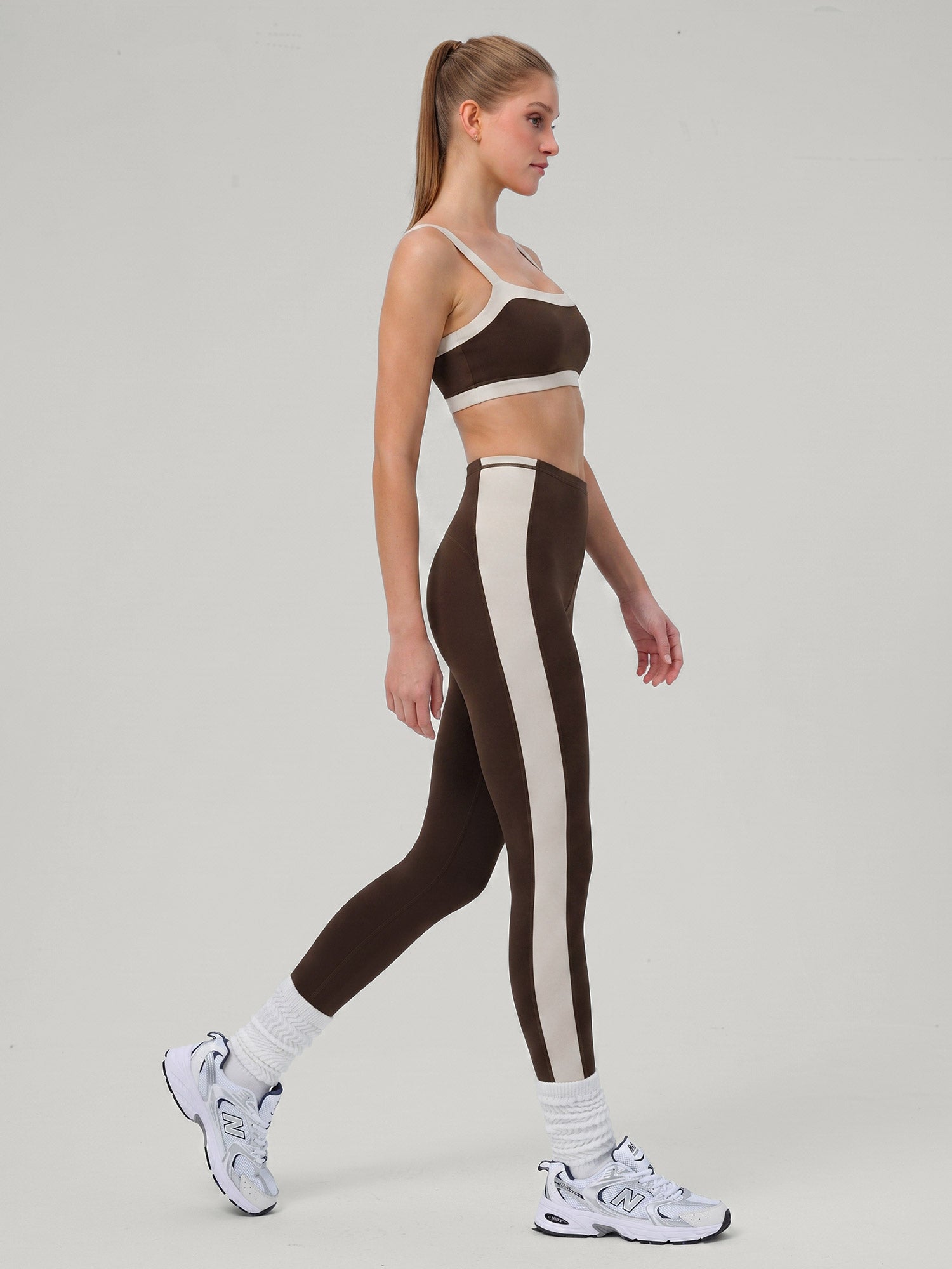 Women's Knitted Nylon Yoga Leggings Sustainable - BERLOOK