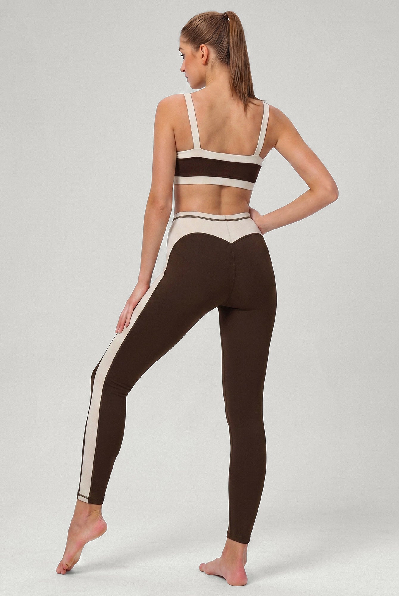 Women's Knitted Nylon Yoga Leggings Sustainable - BERLOOK
