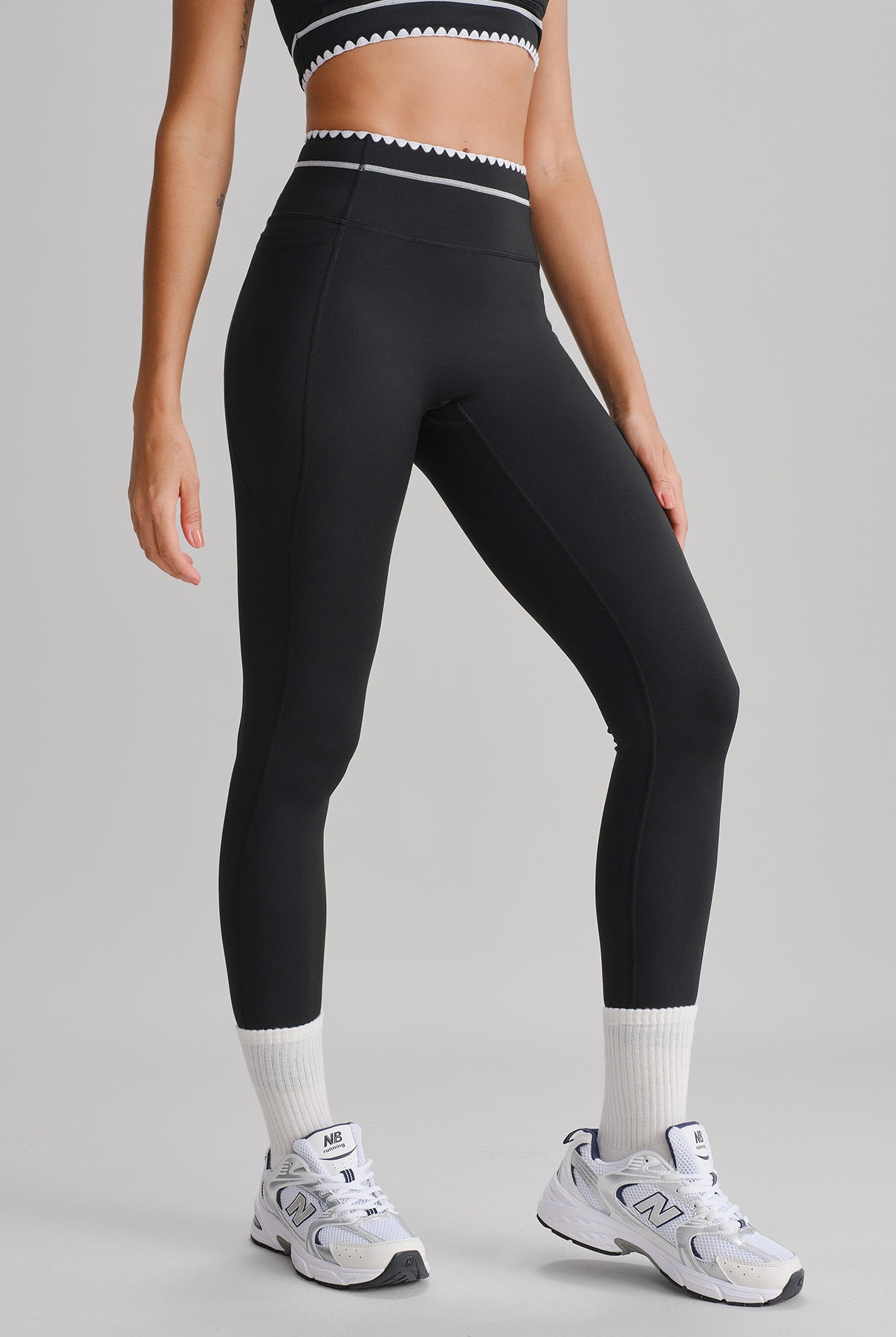 Women's Knitted Nylon Yoga Leggings Sustainable Yoga Bottoms - BERLOOK