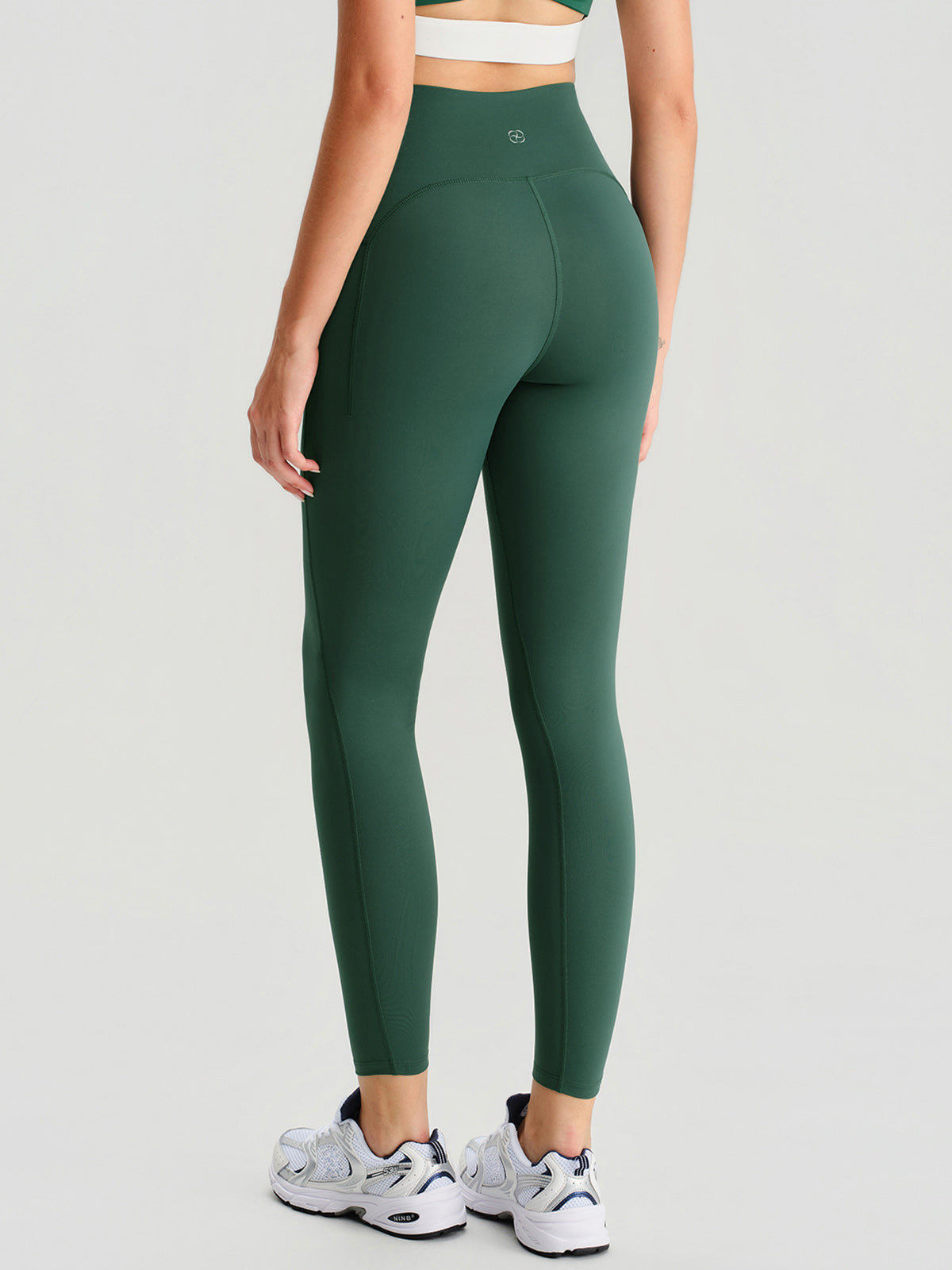 Women's Knitted Nylon Yoga Leggings Sustainable Yoga Bottoms - BERLOOK