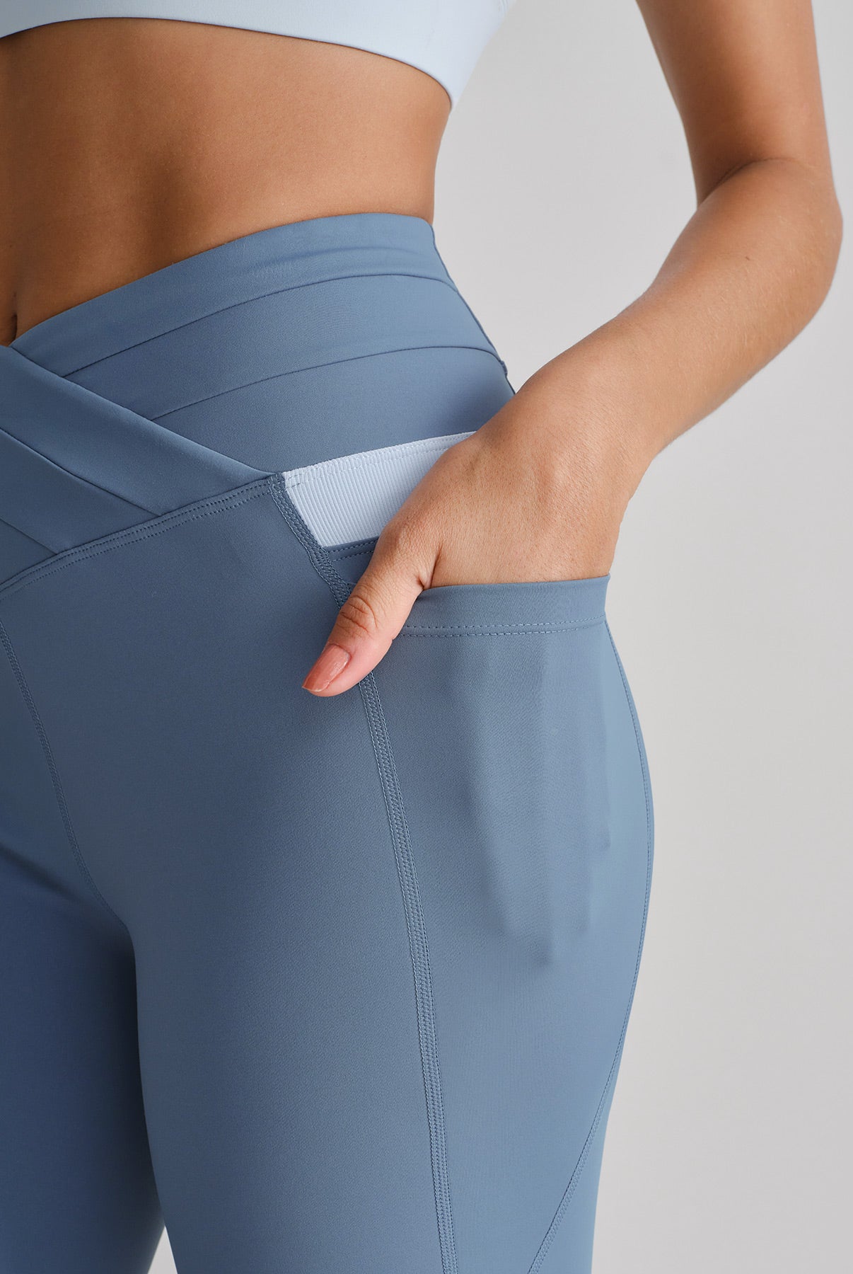 Women's Knitted Nylon Yoga Leggings Sustainable Yoga Bottoms - BERLOOK