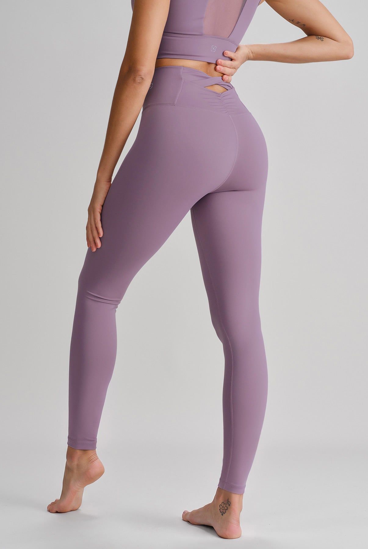 Women's Knitted Nylon Yoga Leggings Sustainable Yoga Bottoms - BERLOOK