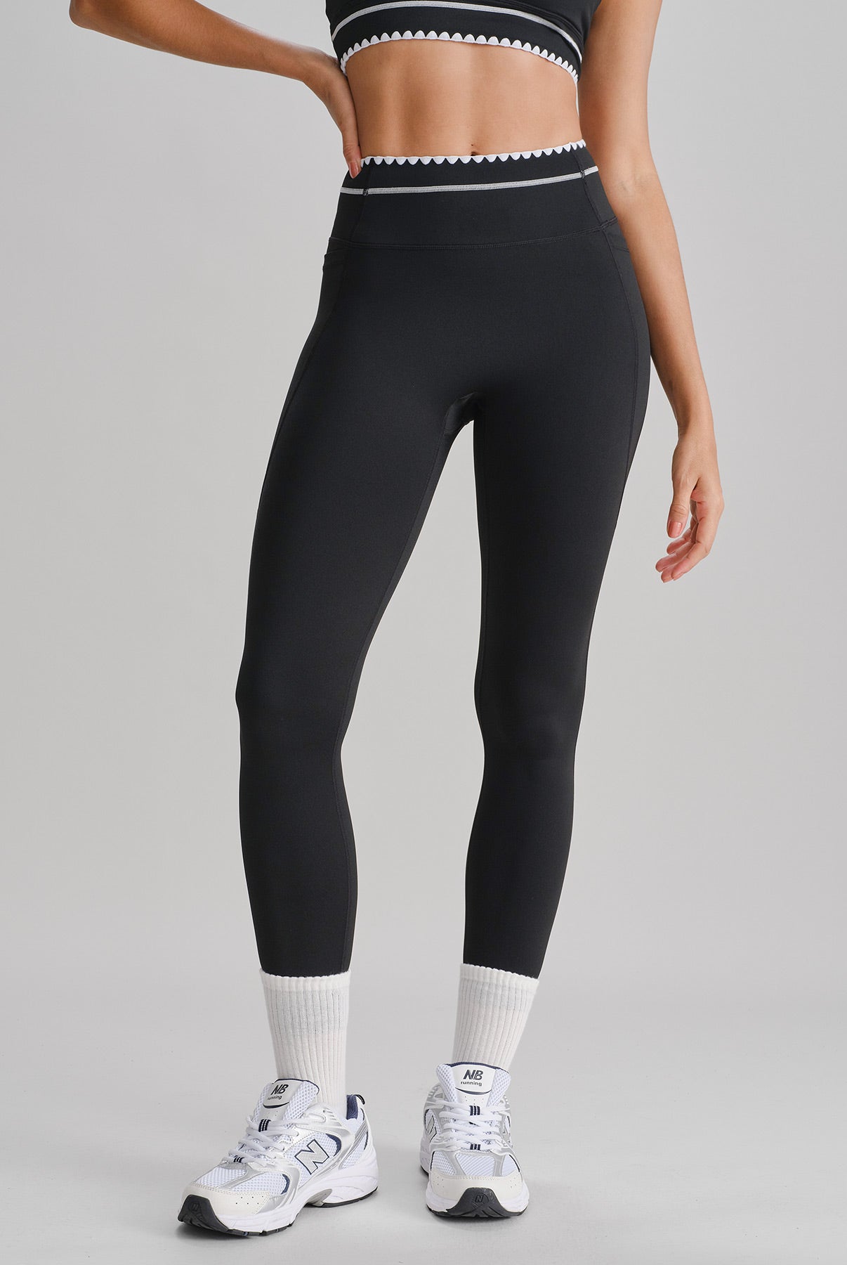 Women's Knitted Nylon Yoga Leggings Sustainable Yoga Bottoms - BERLOOK
