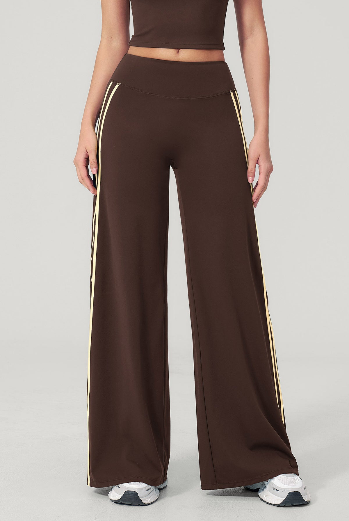 Women's Knitted Nylon Yoga Pants Coffee Sustainable - BERLOOK