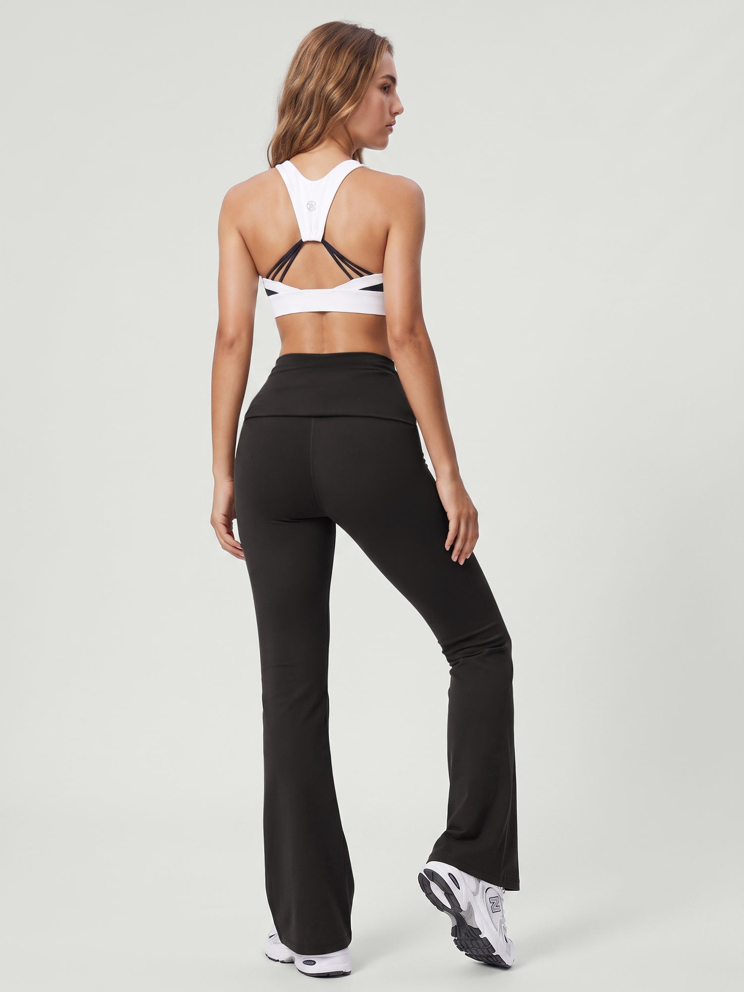 Women's Knitted Nylon Yoga Pants Sustainable Yoga Bottoms - BERLOOK