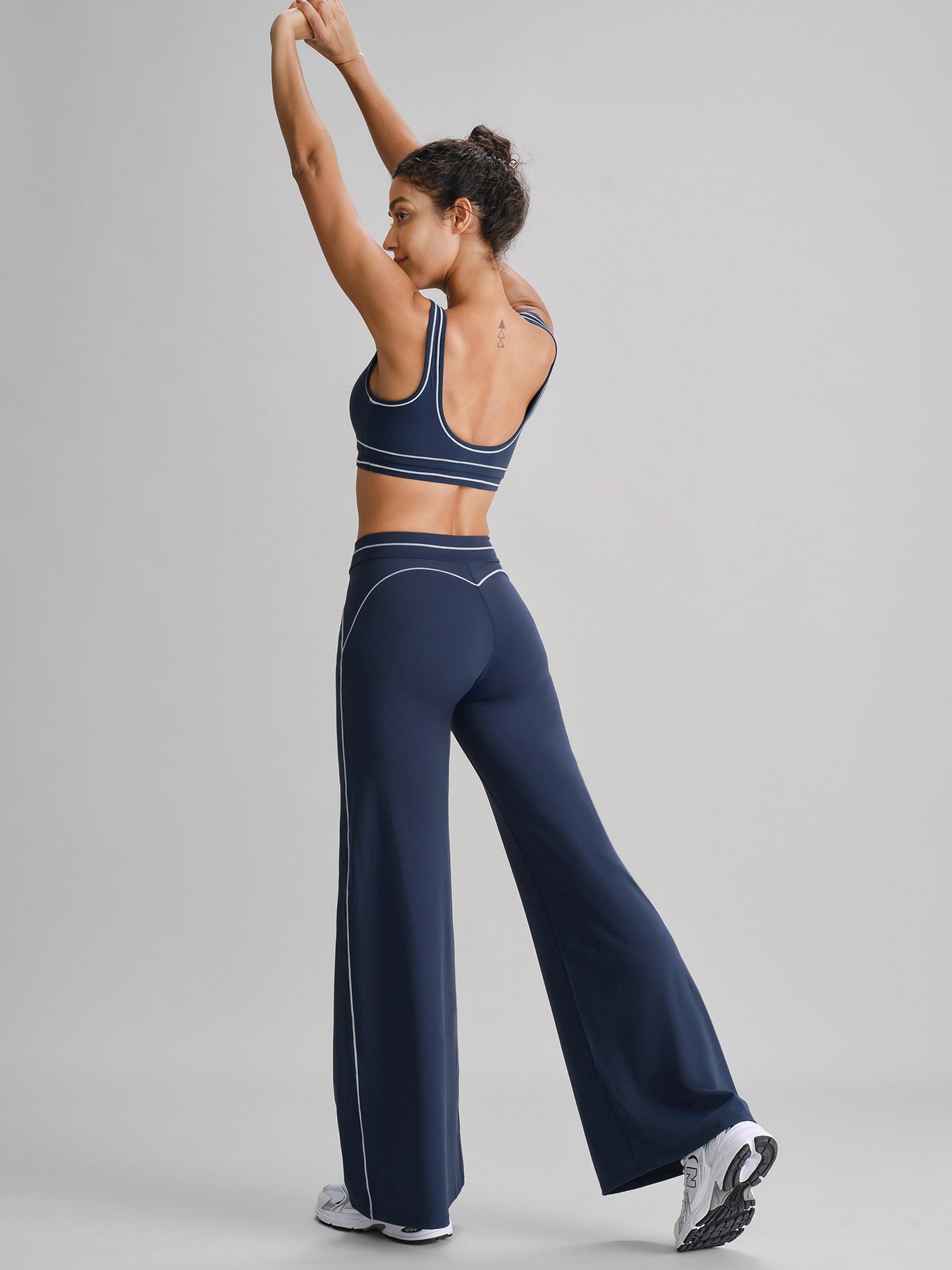 Women's Knitted Nylon Yoga Pants Sustainable Yoga Bottoms - BERLOOK